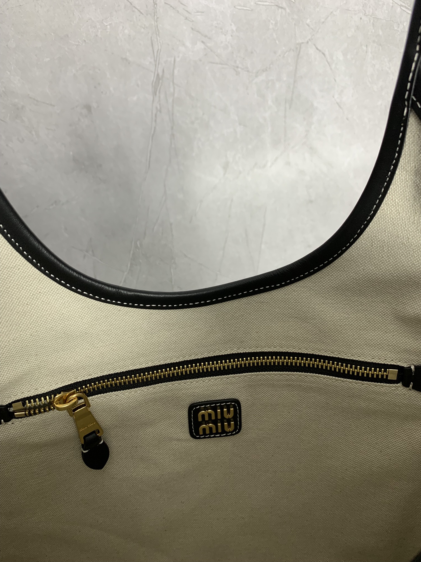 Miu Miu hobo tote 5BG231