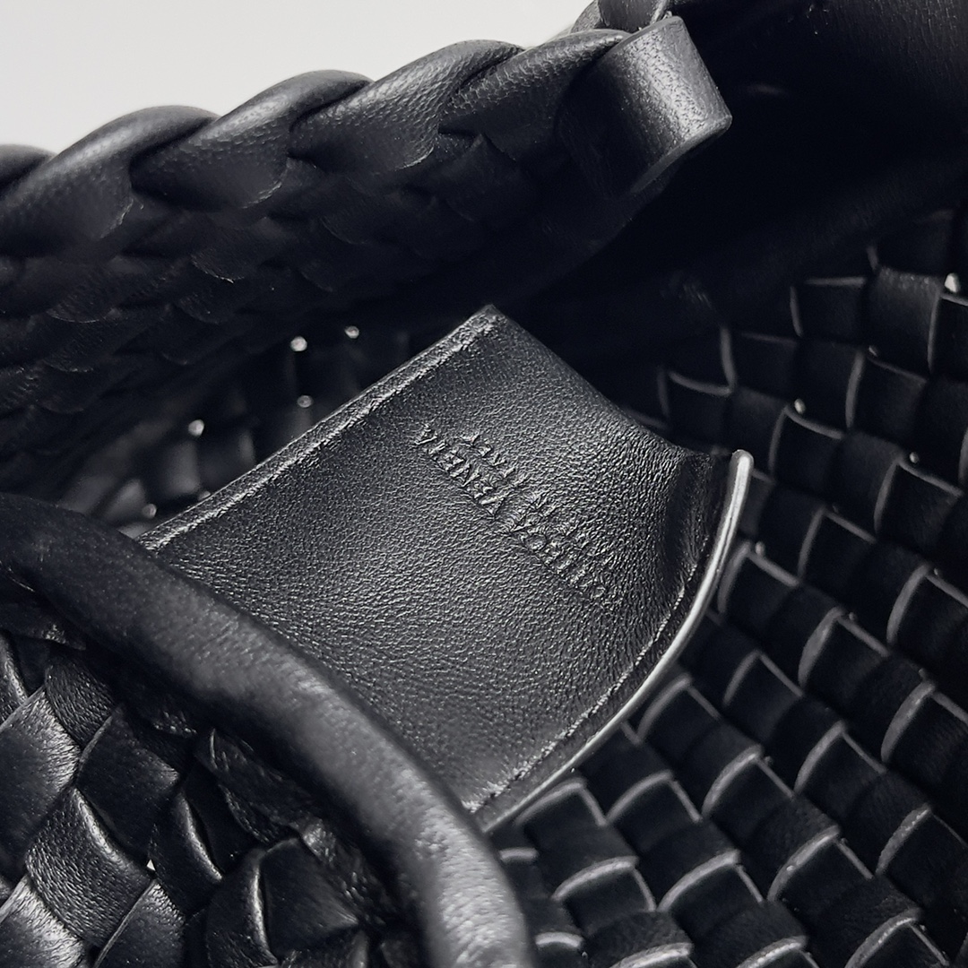 Bottega Veneta mini cobble bag 762711