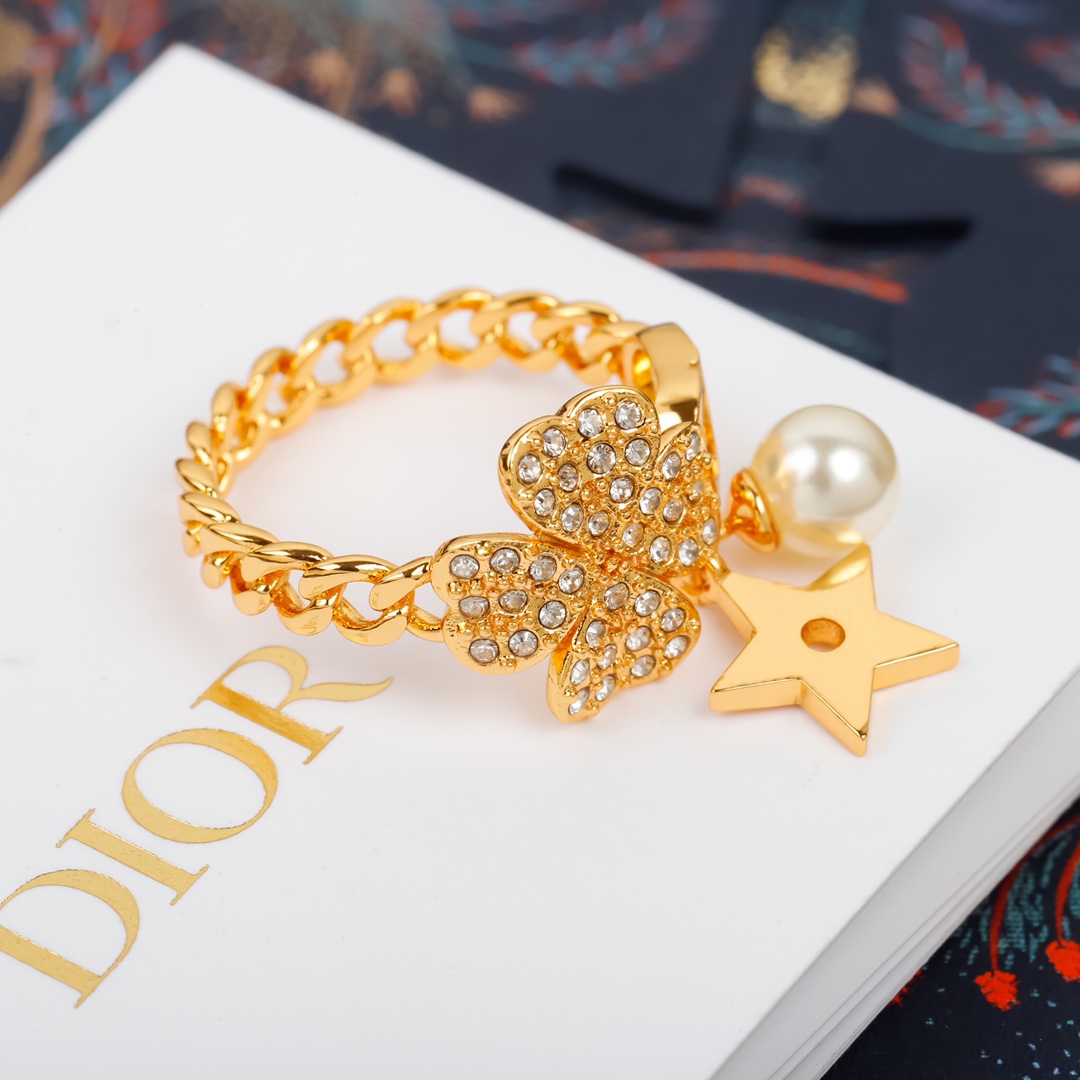 Dior CD four-leaf clover diamond ring