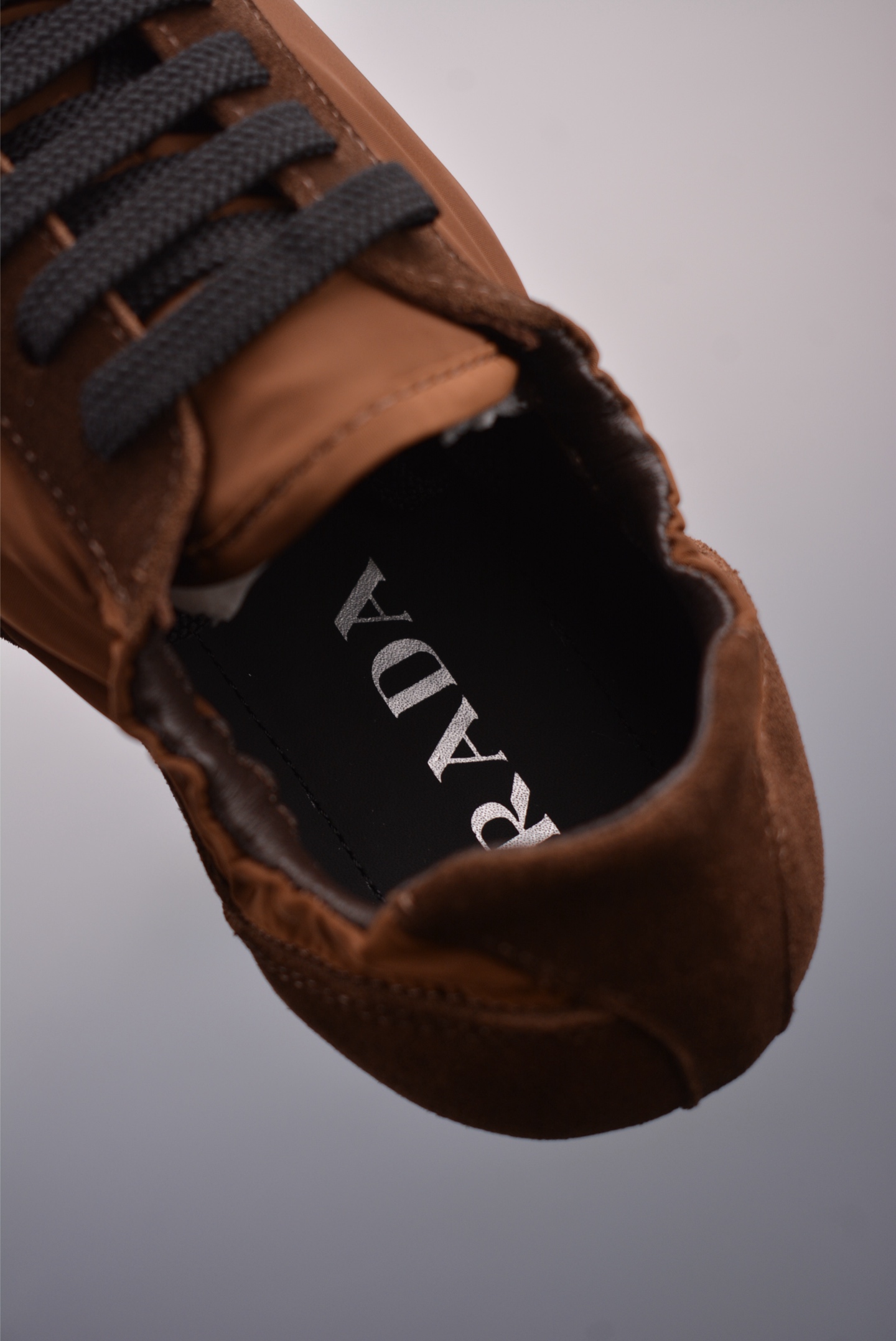 Prada SpringSummer Show Thin-soled Dexterity Shoes Dark Brown