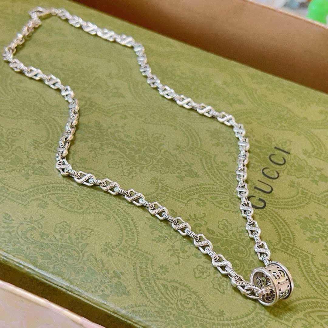 Gucci Anger Forest Series GG Hollow Ring Vintage Chain Necklace