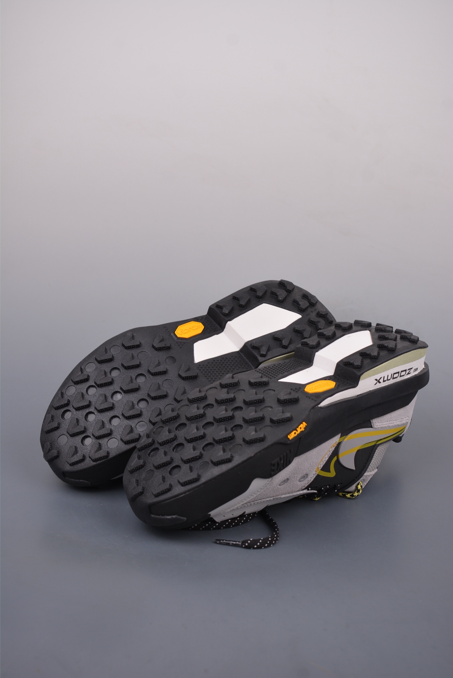 Sacai x NIKE Zegama Dome SP running shoes grey, black and yellow double hook HQ8618-003