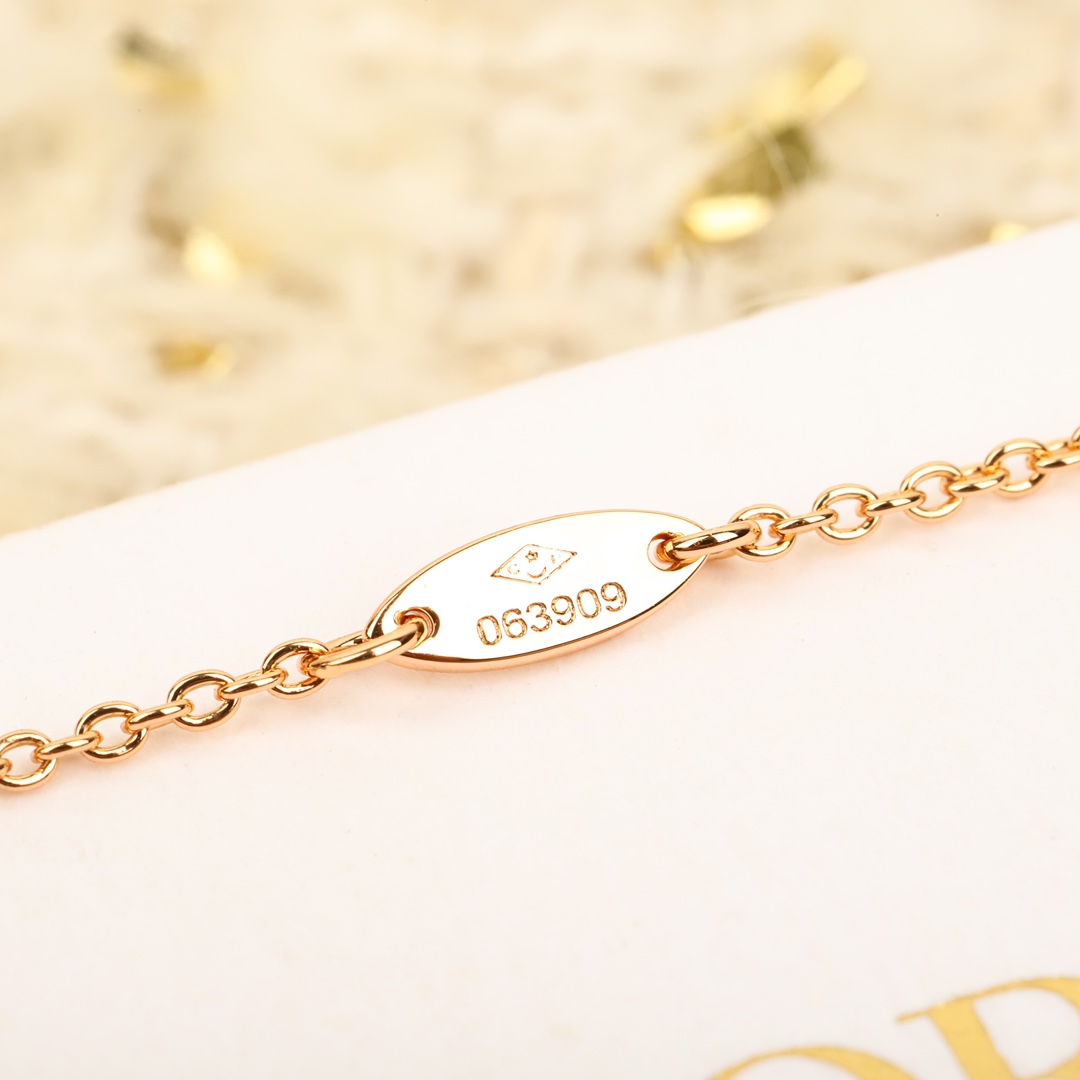 Dior diamond eight-pointed star necklace