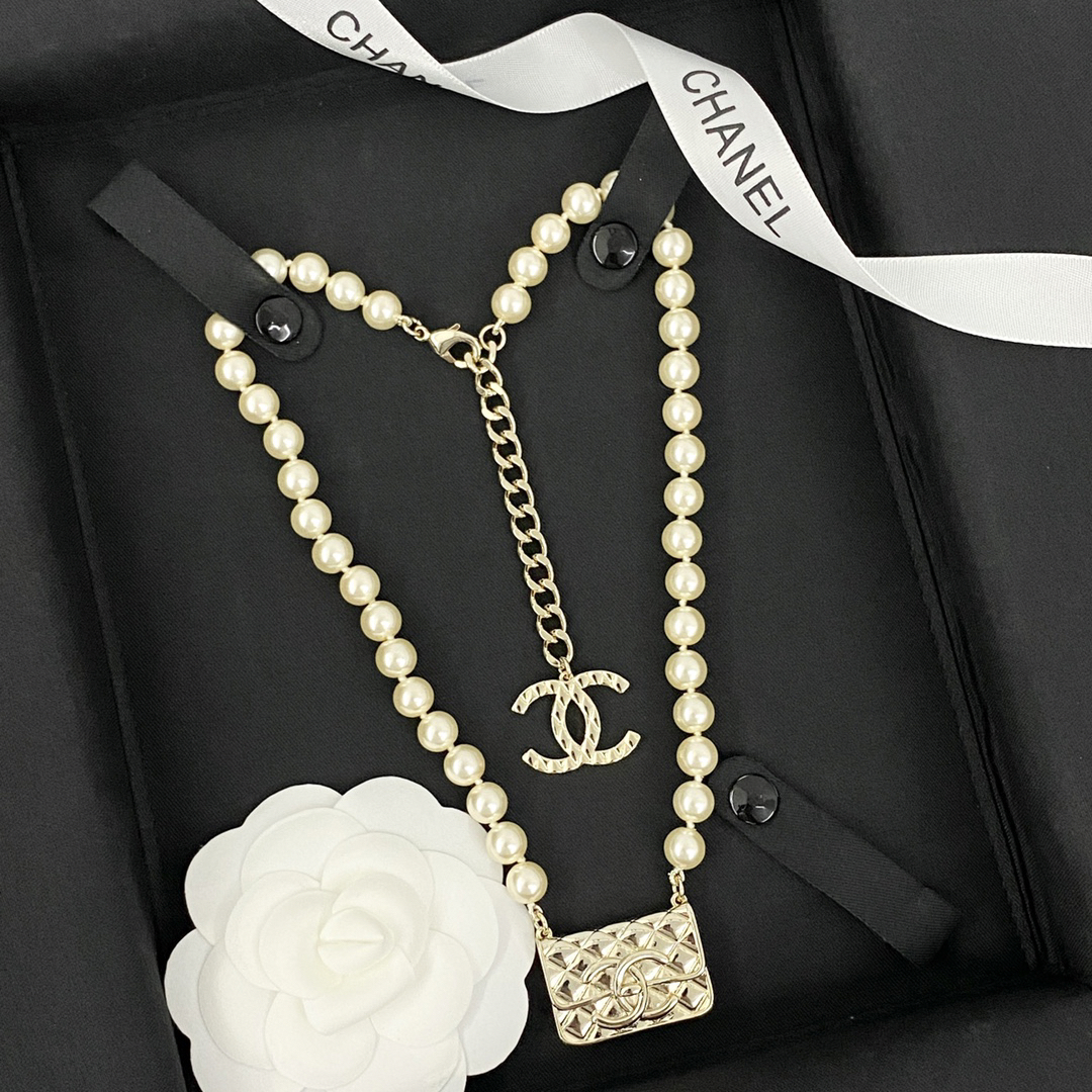 CHAN 23 diamond pattern bag pearl necklace