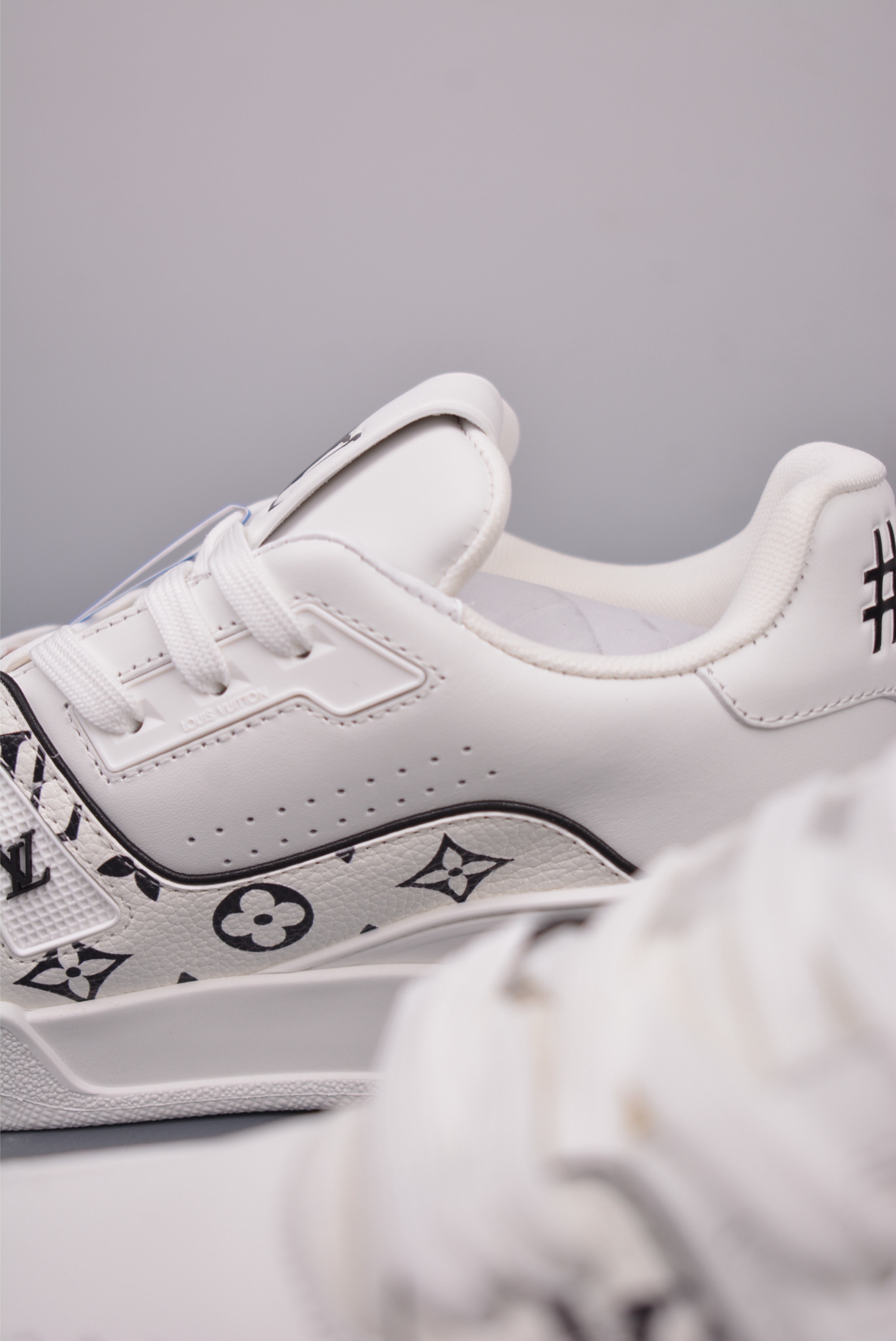Louis Vuitton Trainer Sneaker Low White Black Print