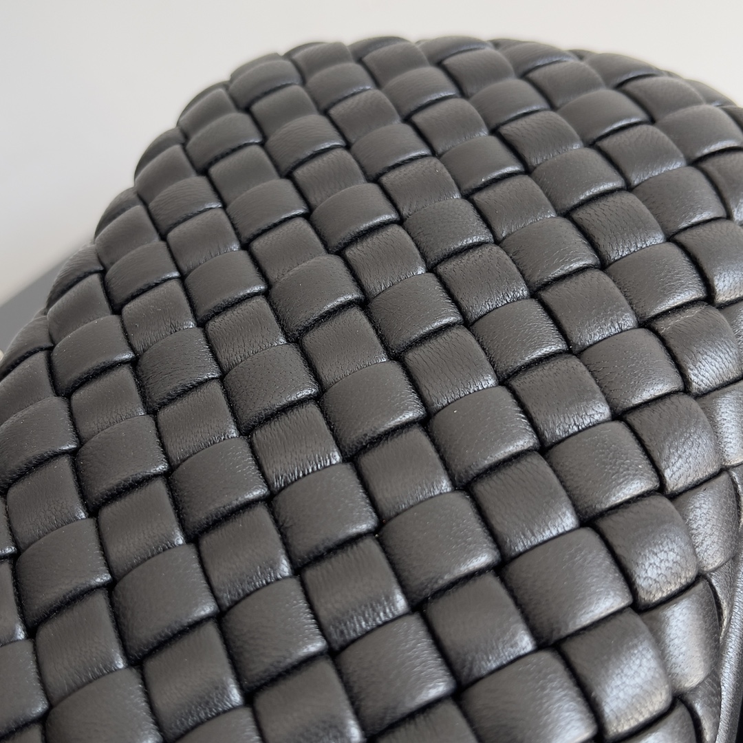 Bottega Veneta 24 Spring Fashion Braided Evening Bag 717622