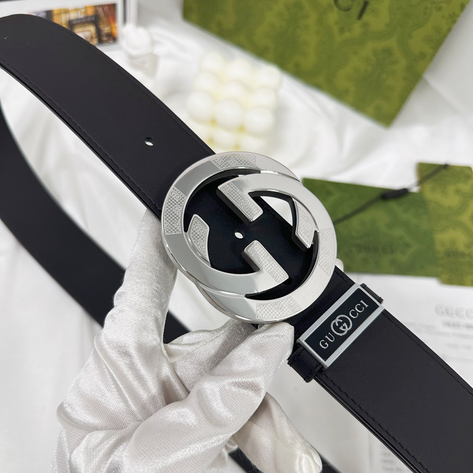 Gucci carved steel buckle leather belt width 3.8cm