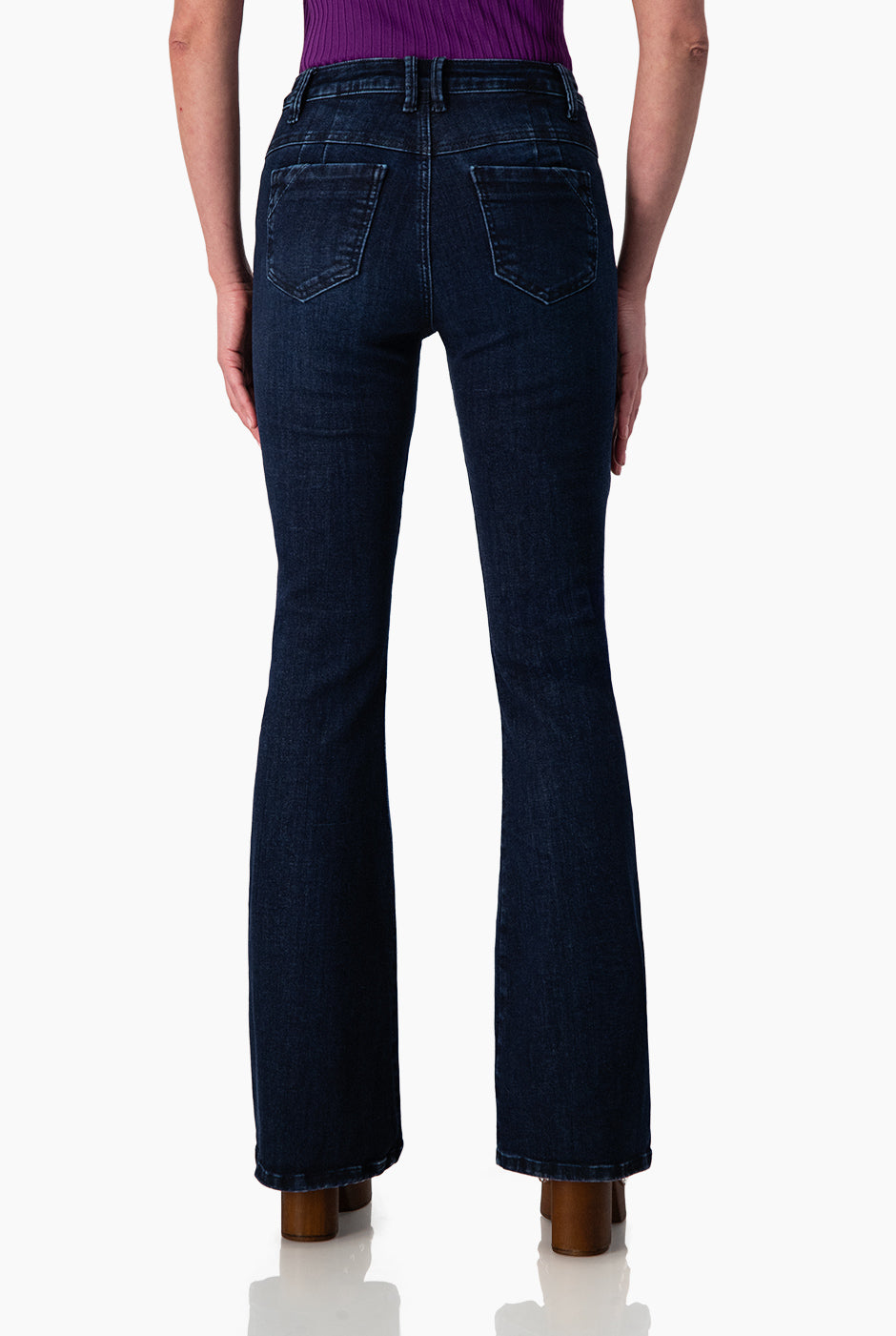 Jeans acampanado marino de un boton