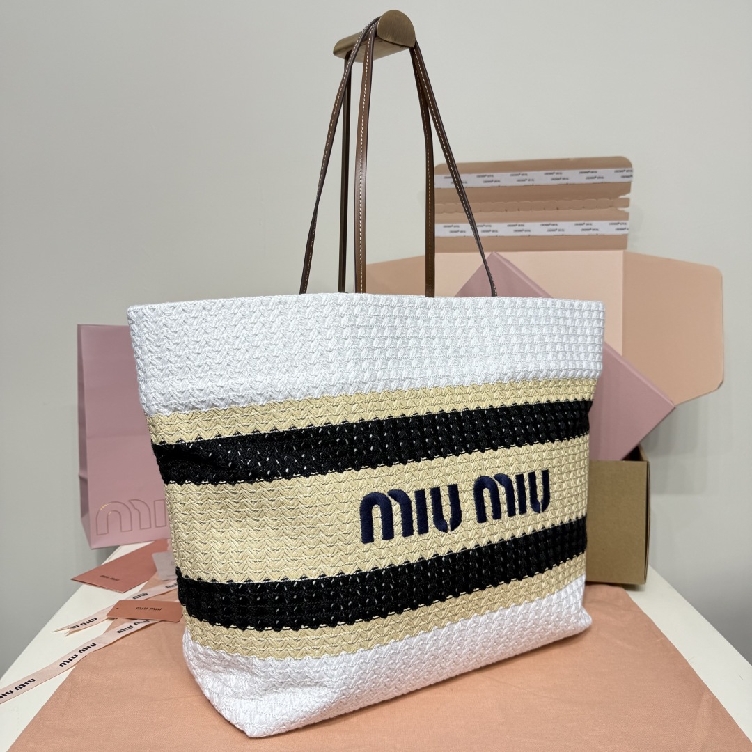 Miu Miu embroidered bag 5BG228