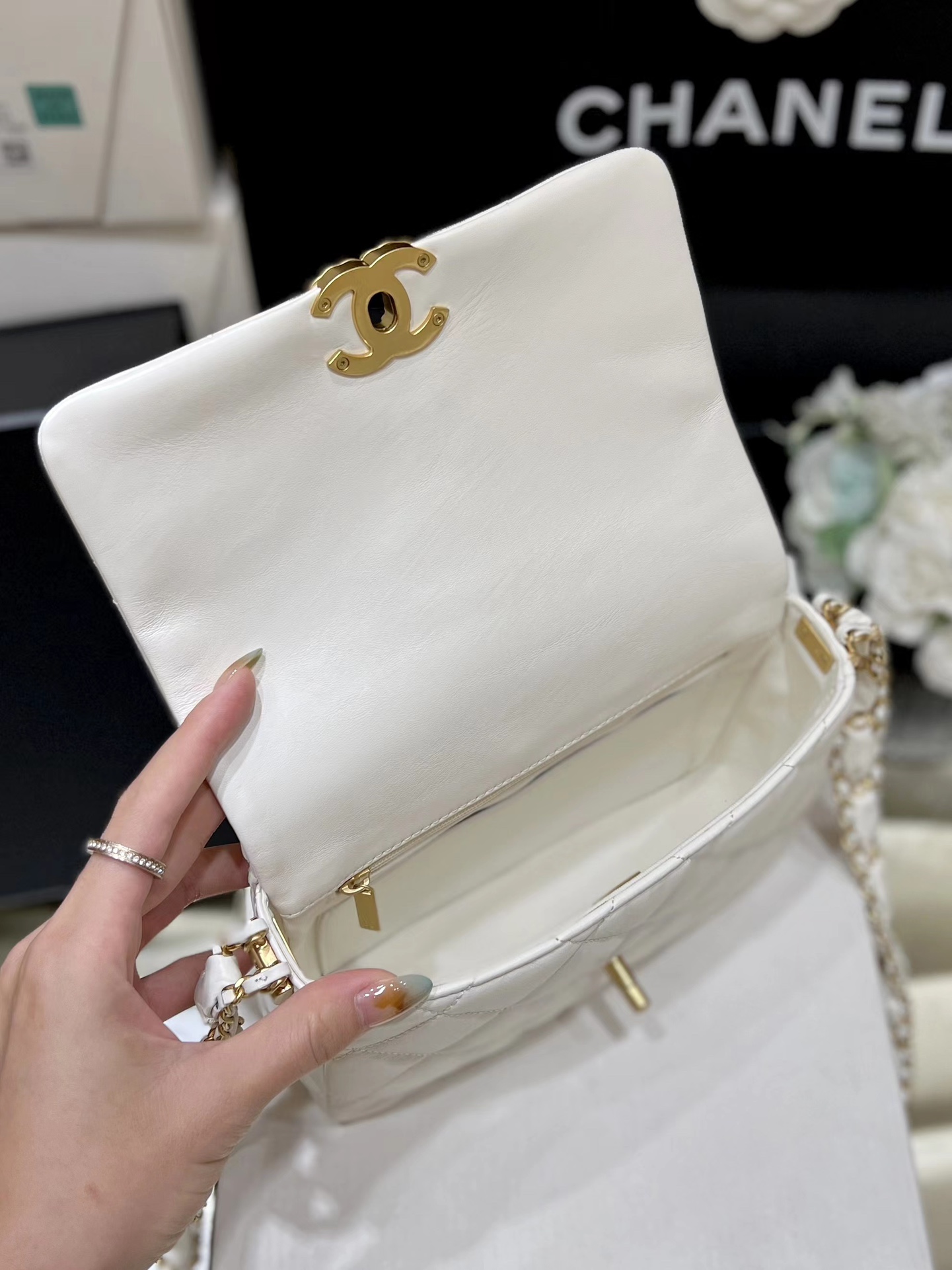 Chanel 23K Autumn and Winter Series Retro Tofu Bag AS4423