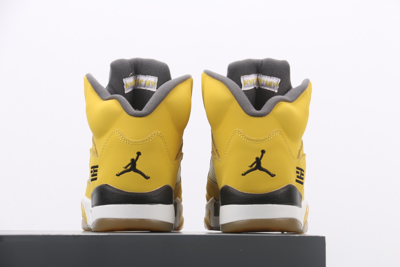 Air Jordan Retro 5 Tokyo Tokyo white and yellow limited edition 454783-701