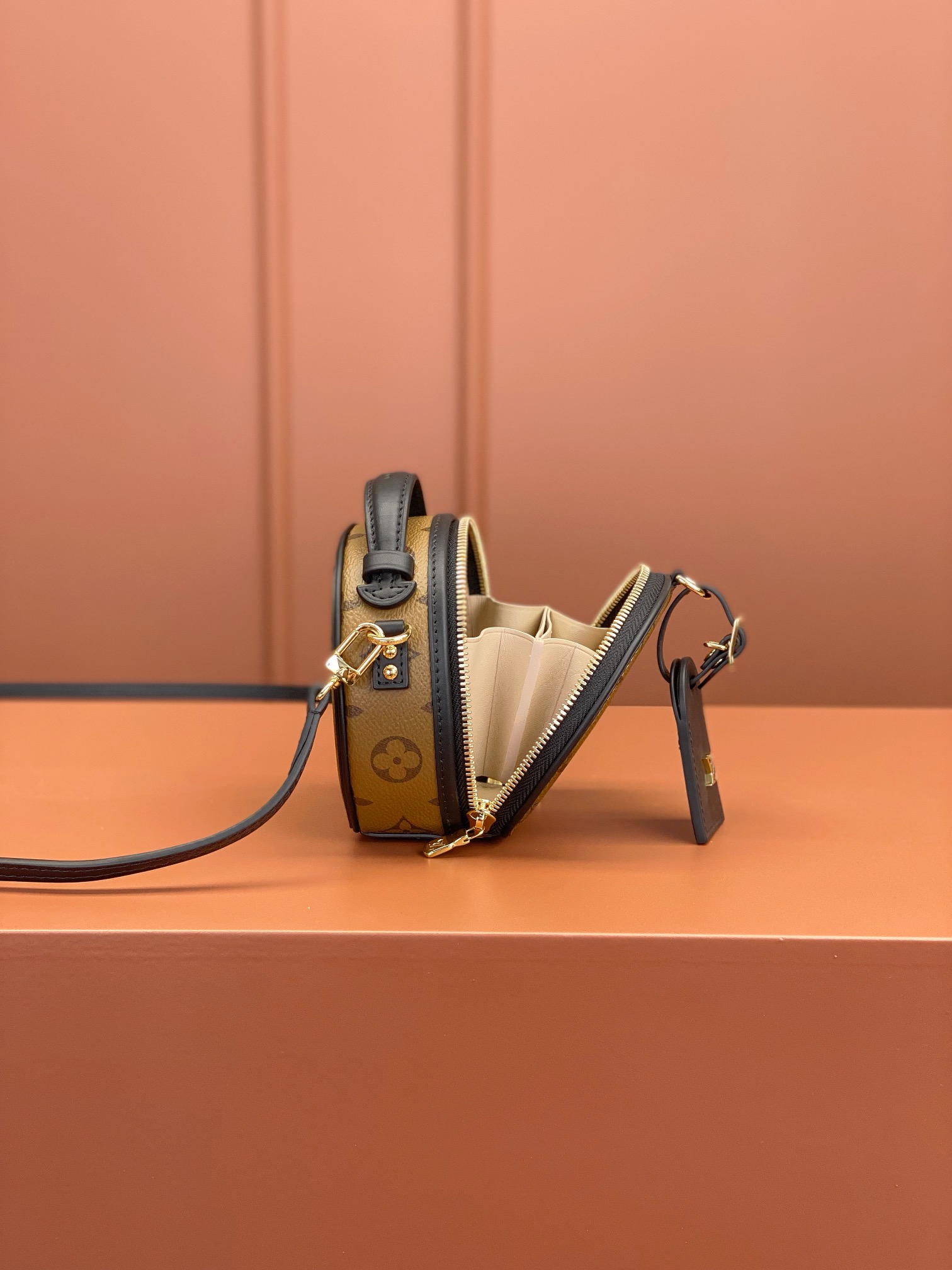 Louis Vuitton BOITE CHAPEAU Mini Bag M68276