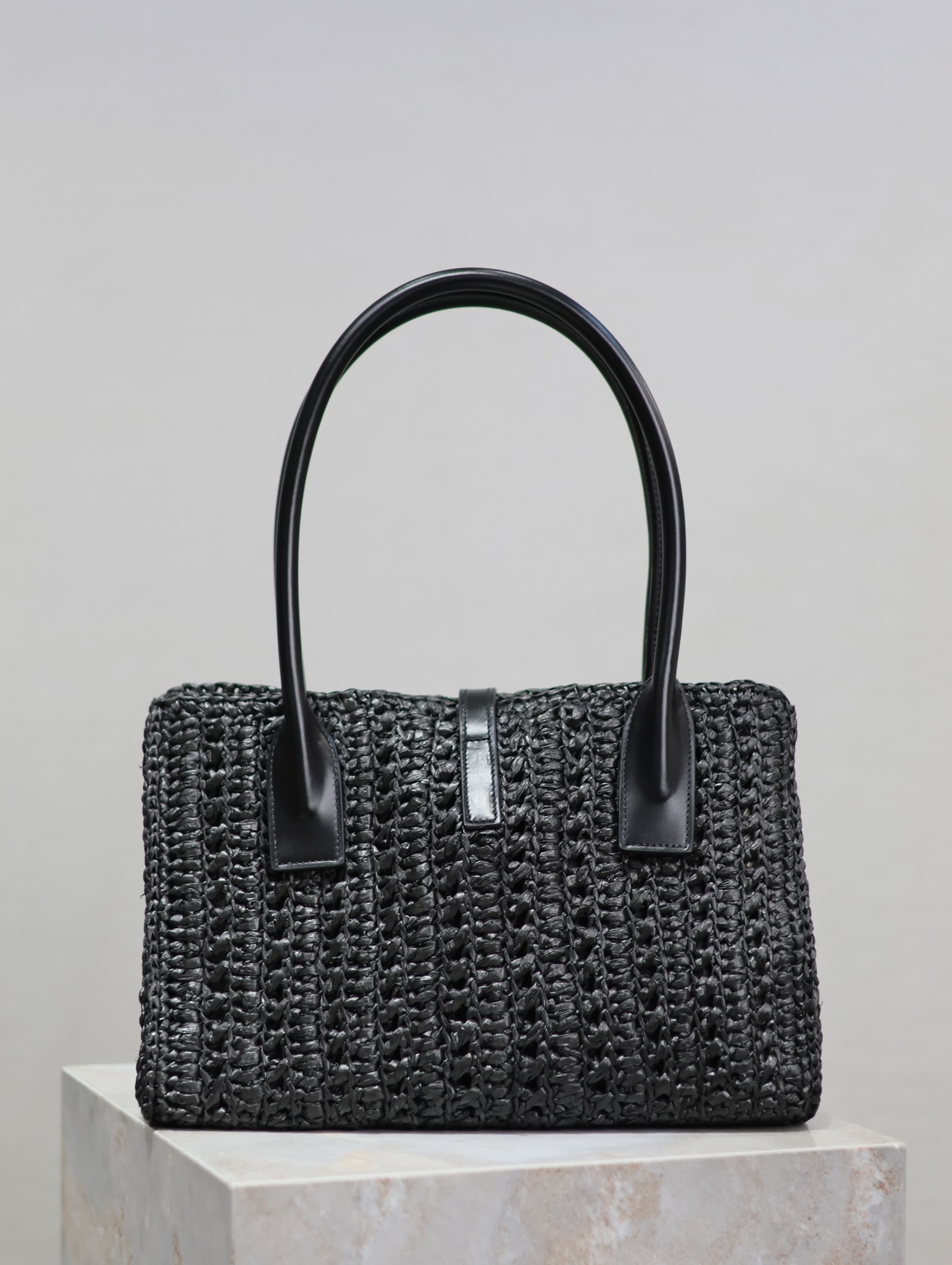 Yves Saint Laurent Woven Handbag 262149
