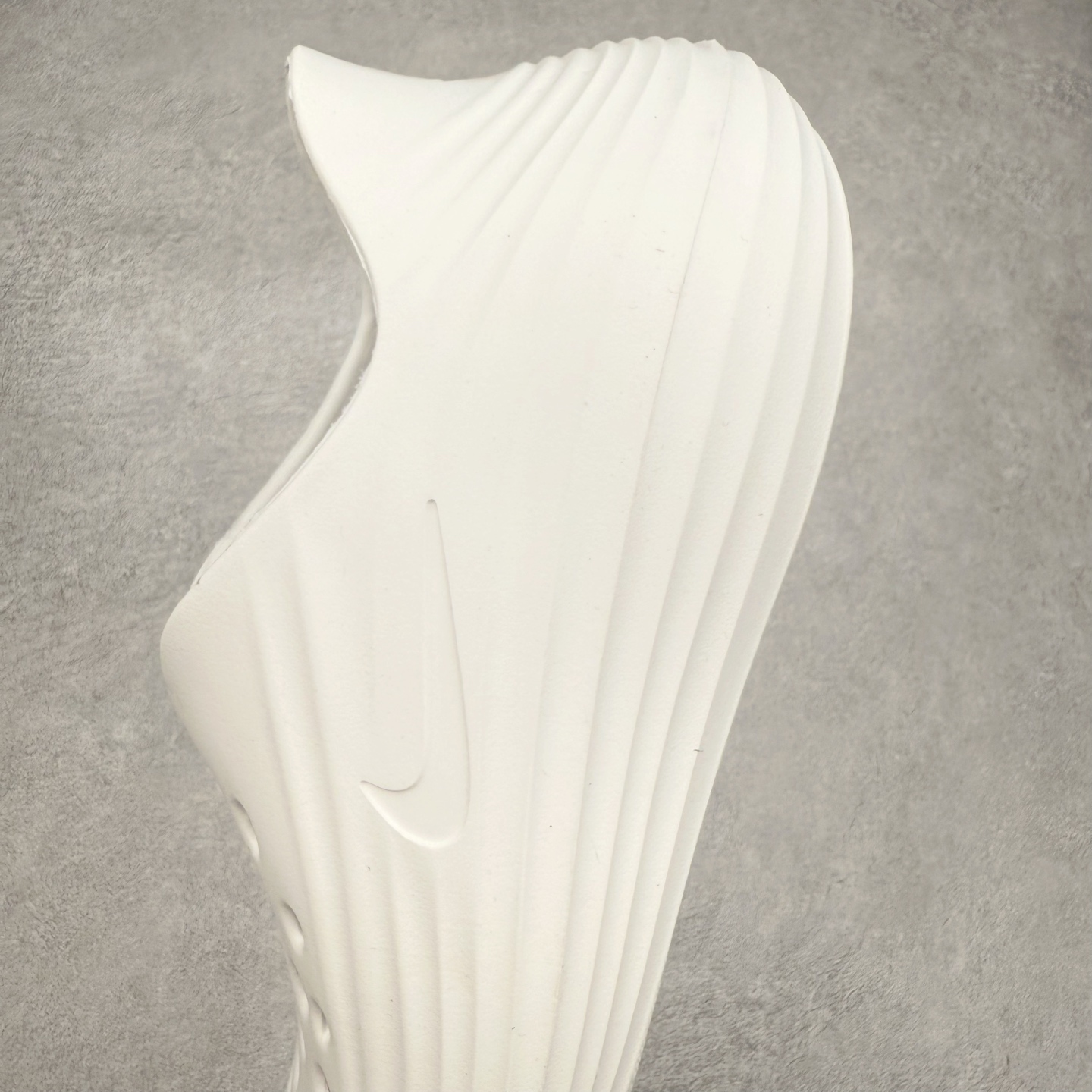 Nike ReactX Rejuven8 Simple, Comfortable and Versatile Hole Shoes