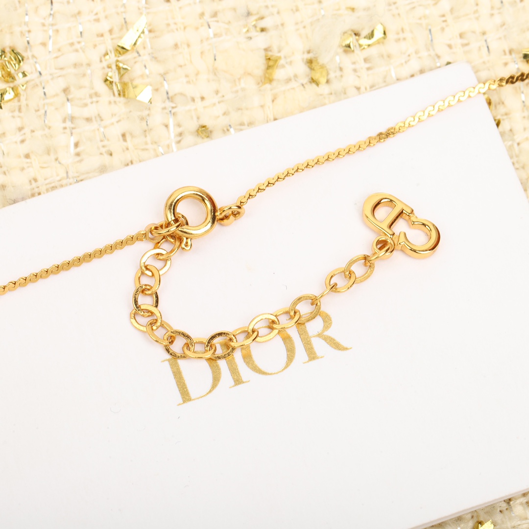 Dior vintage series heart necklace