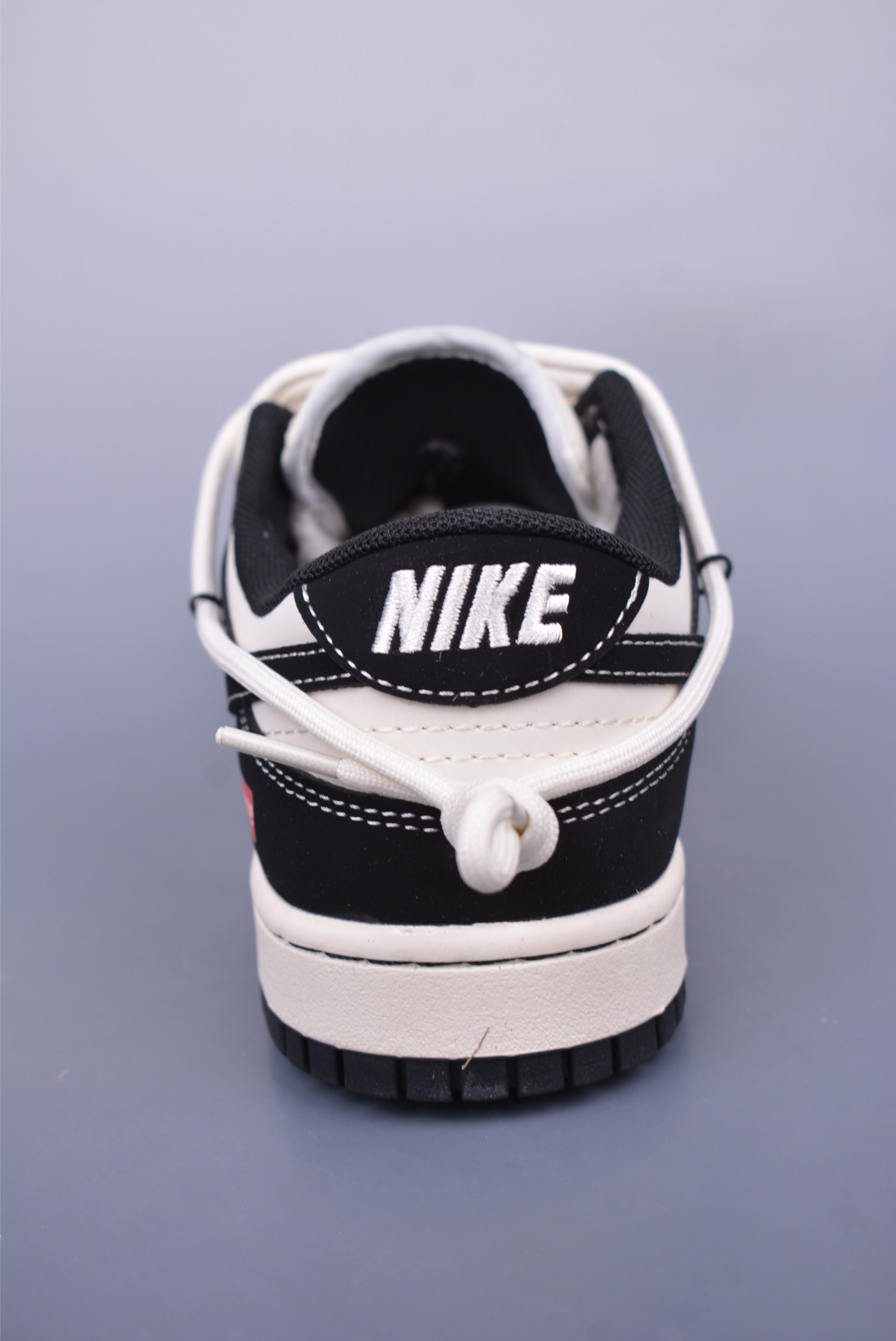 Supreme x Nike SB Dunk Low sneakers black and white YX5066-280
