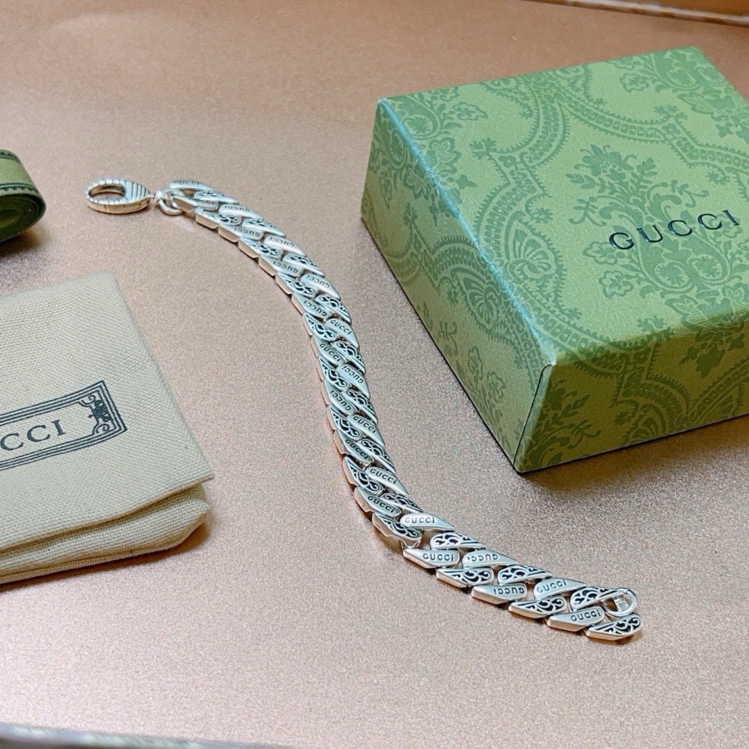 Gucci Flat Chain Lettering Vintage Bracelet