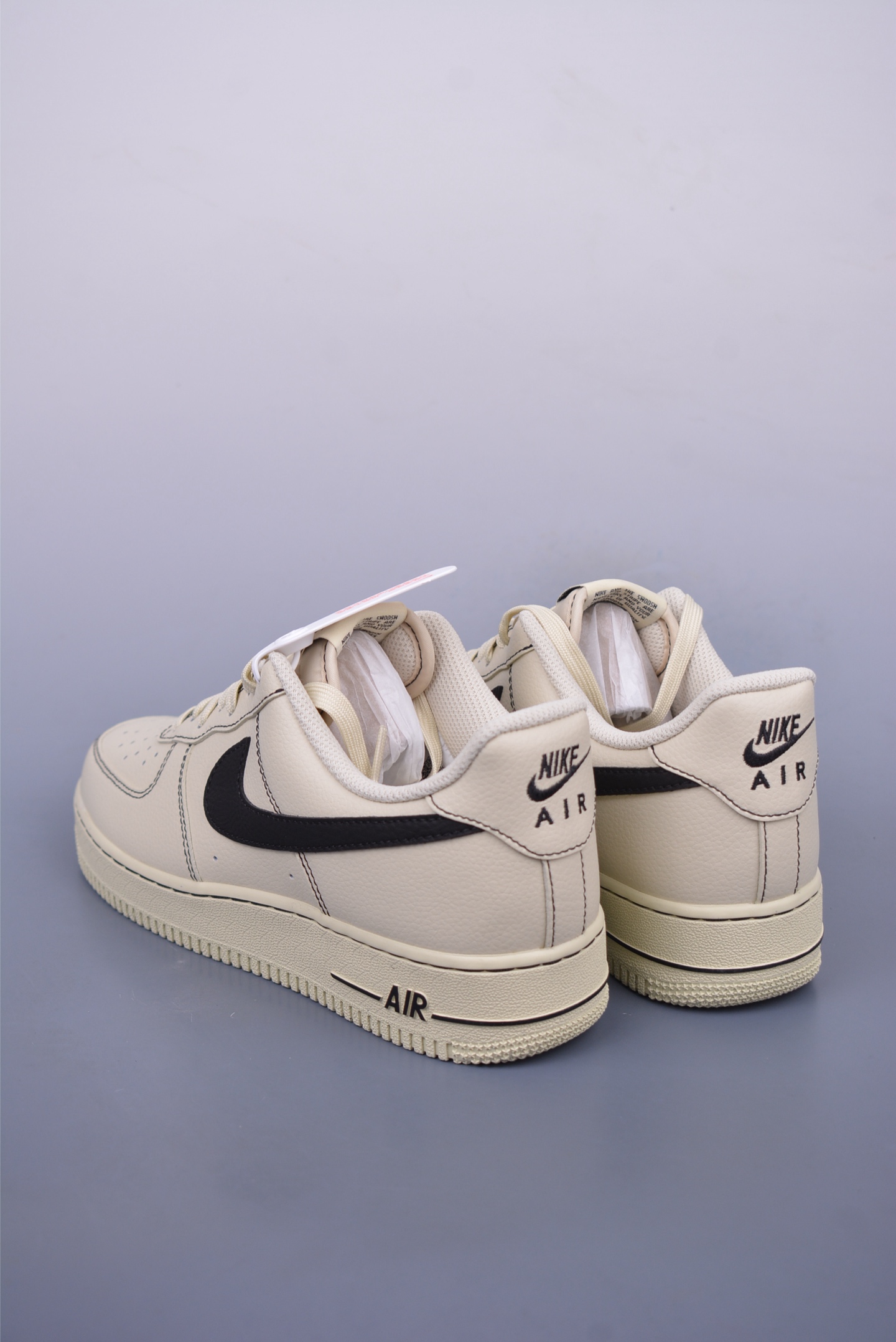 Nike Air Force 1 07 Low Sneakers Off-White and Black HQ2037-200