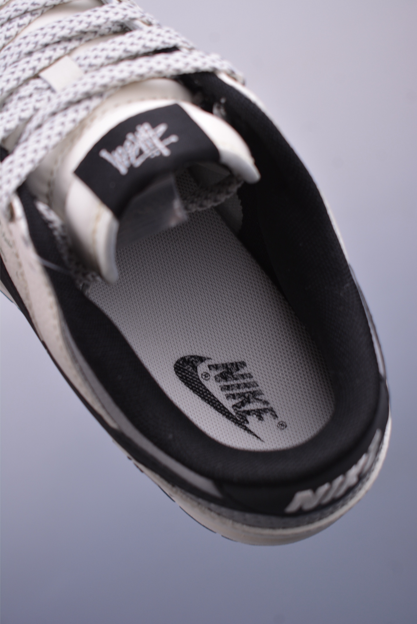 Stussy x Nike SB Dunk Low Sneakers White and Black XS6089-537