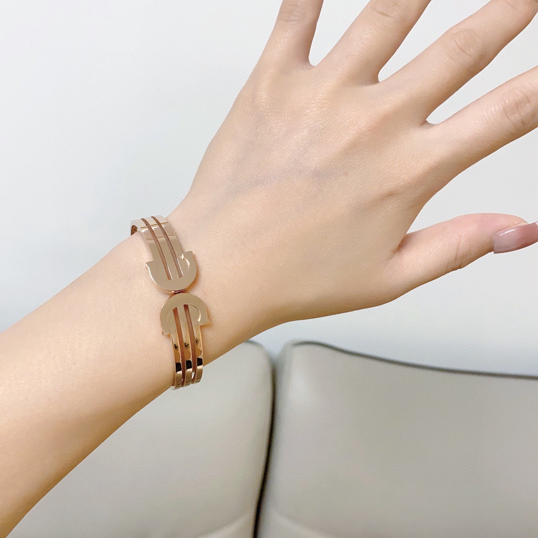 Chanel hollow bracelet