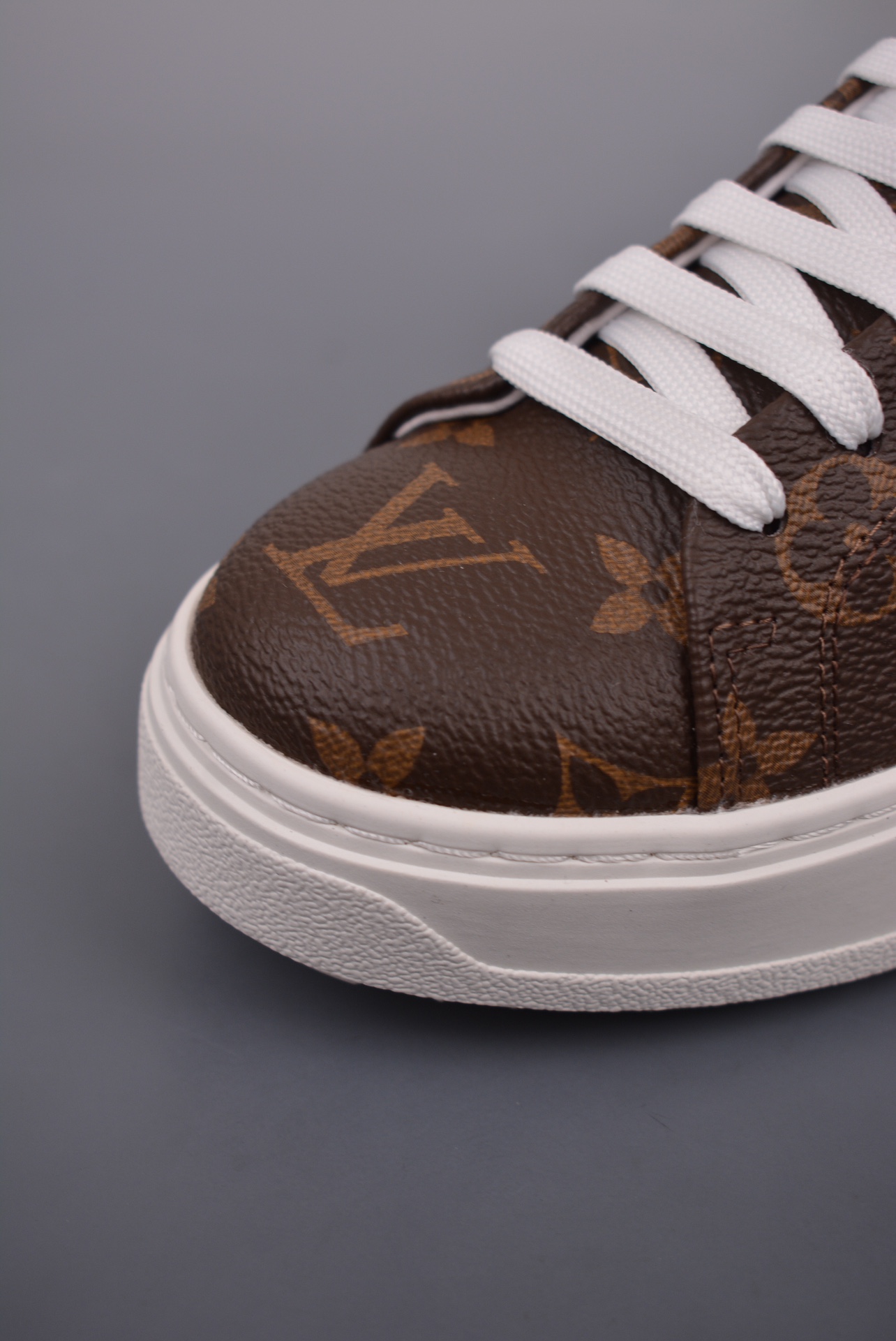 Louis Vuitton 2024s full print sneakers