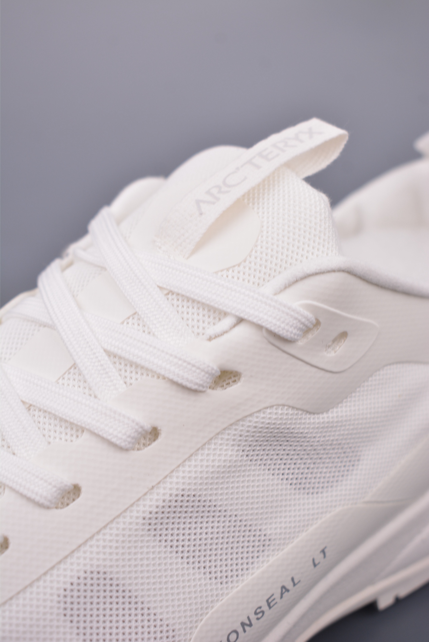Arc'teryx Konseal LT Outdoor Shoes White 077218-439746