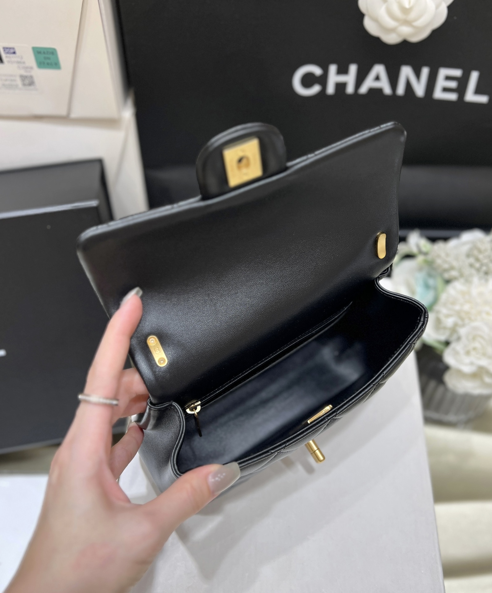 Chanel 24P Spring/Summer Preview Series Limited Edition Pearl Bag AS4384 00138