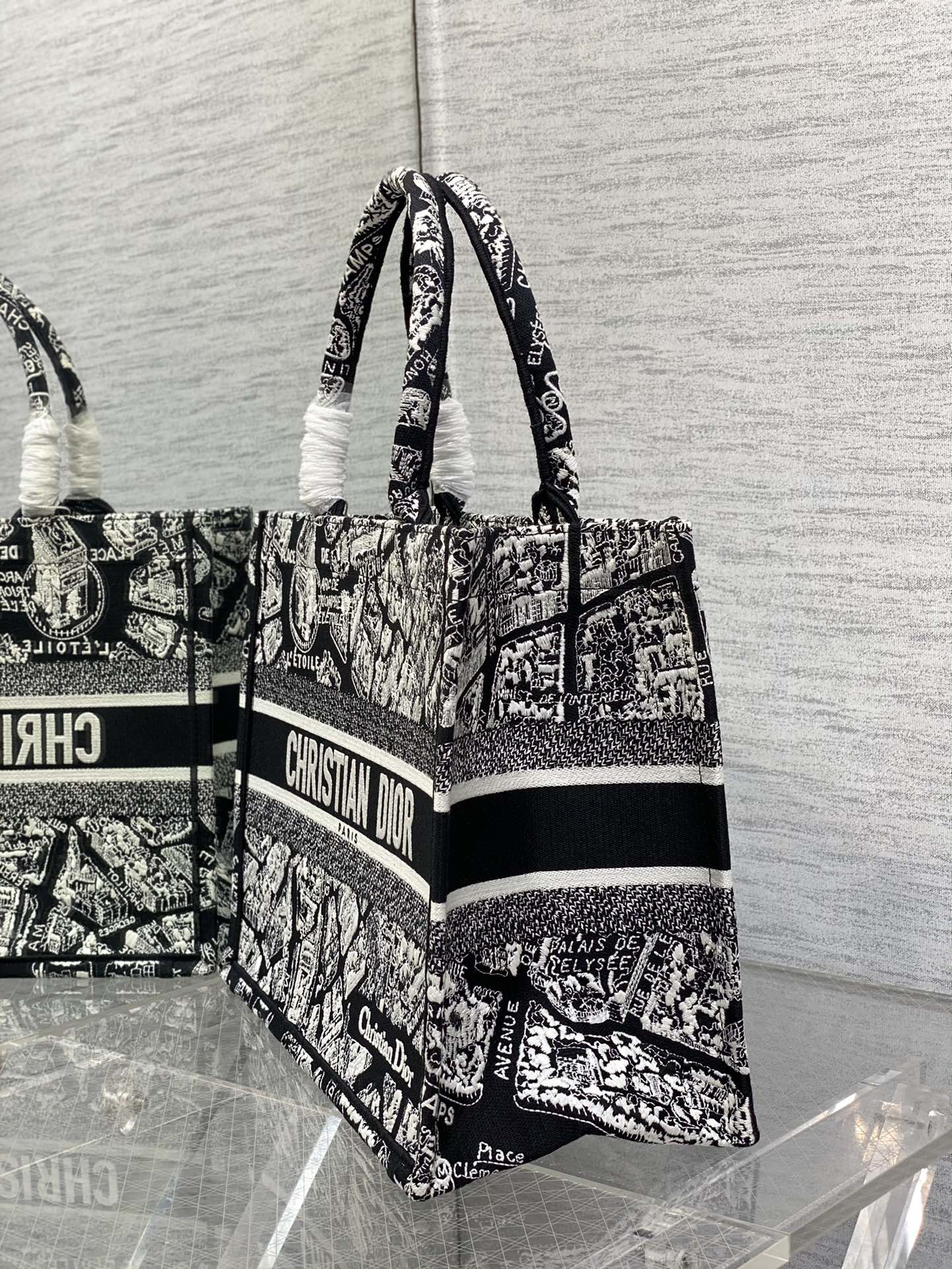 Dior embroidered tote bag medium