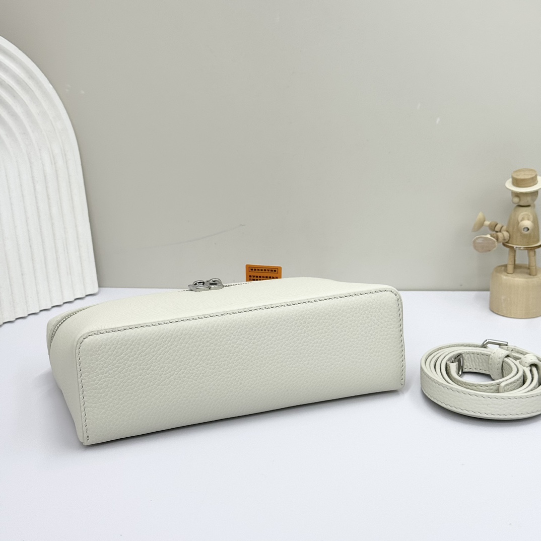 Loro Piana Extra poet L19 Clutch FAI8393