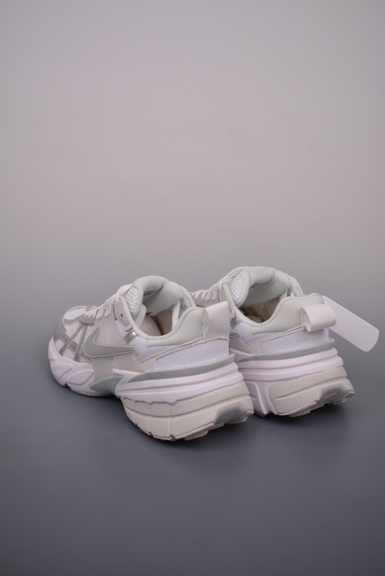Nike Wmns V2K Runtekk Low Metallic Silver FD0736-104