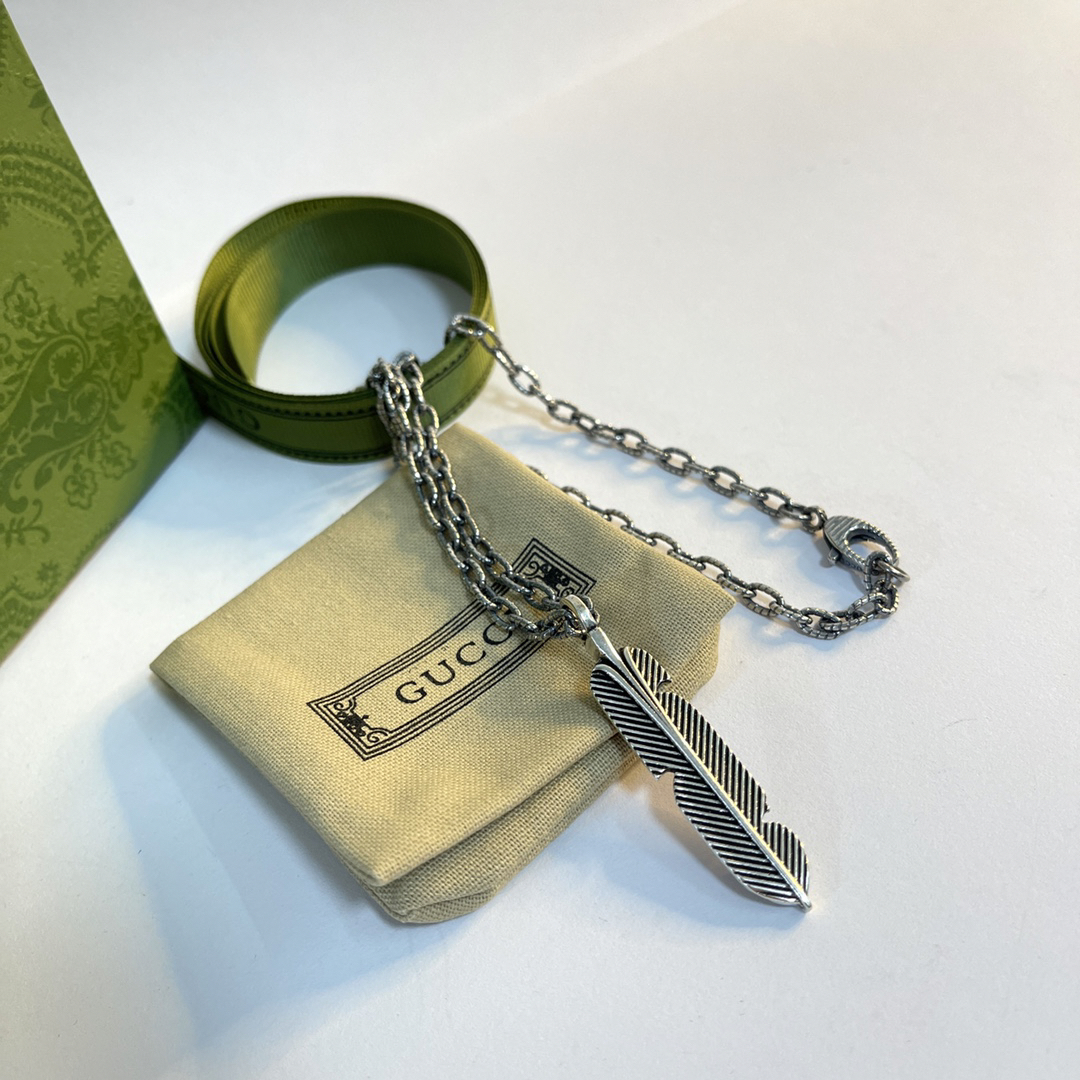 Gucci GG Feather Vintage Necklace
