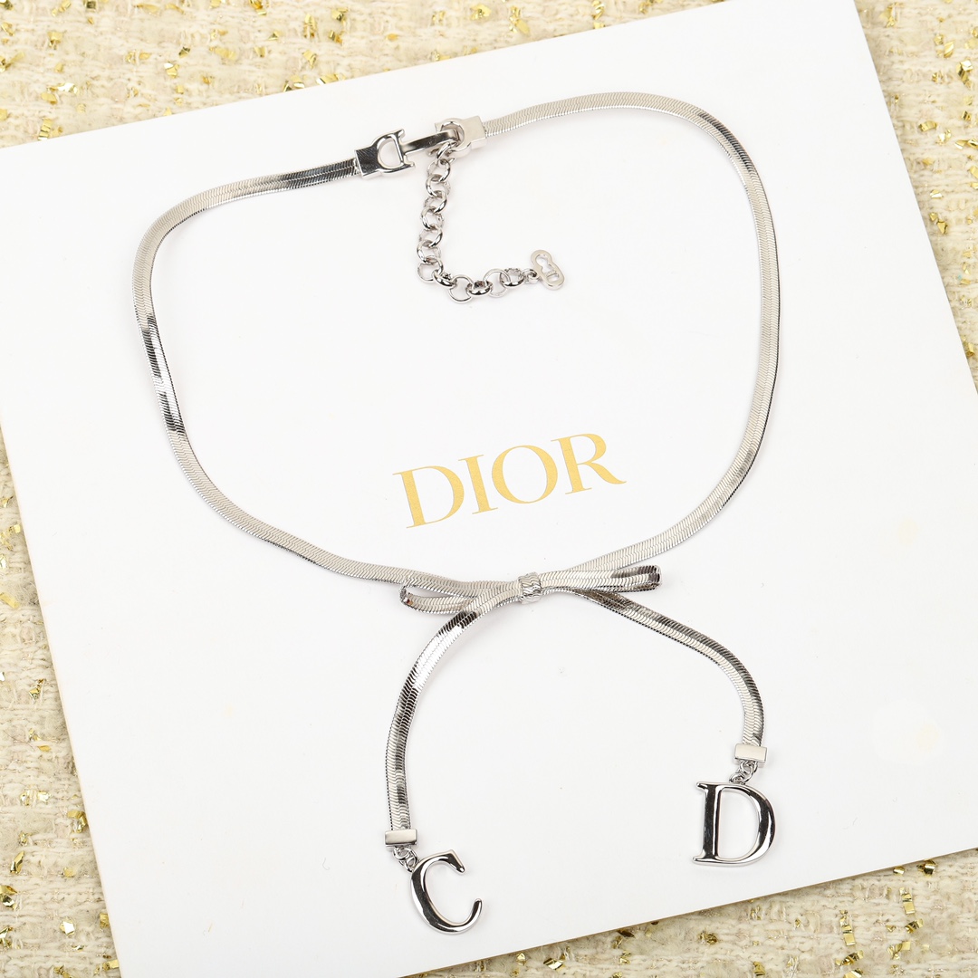 Dior bow necklace