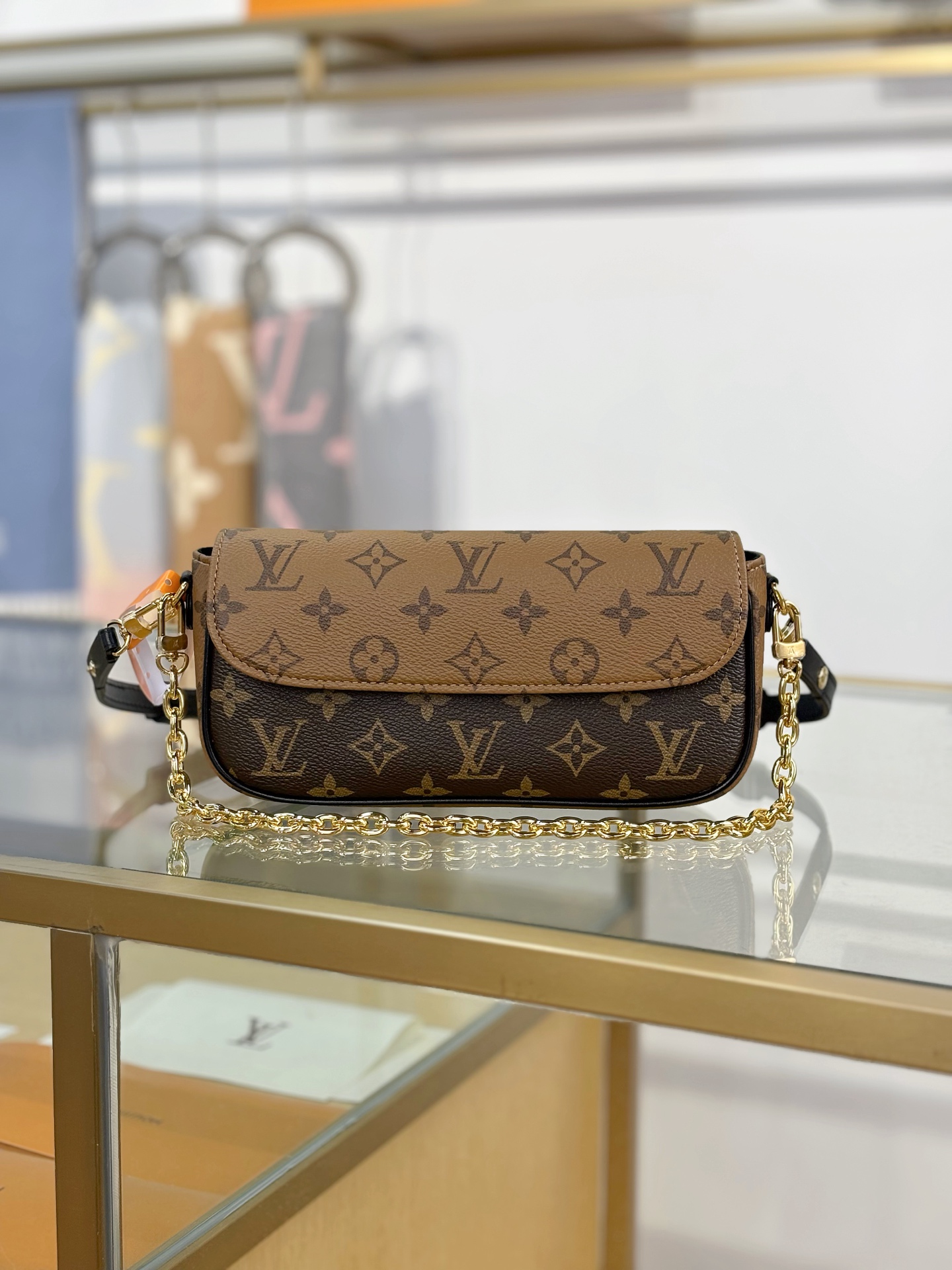 Louis Vuitton WALLET ON CHAIN ​​IVY Handbag M26587