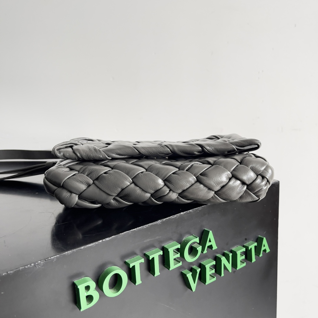 Bottega Veneta RUMPLE MESSENGER handbag 787113