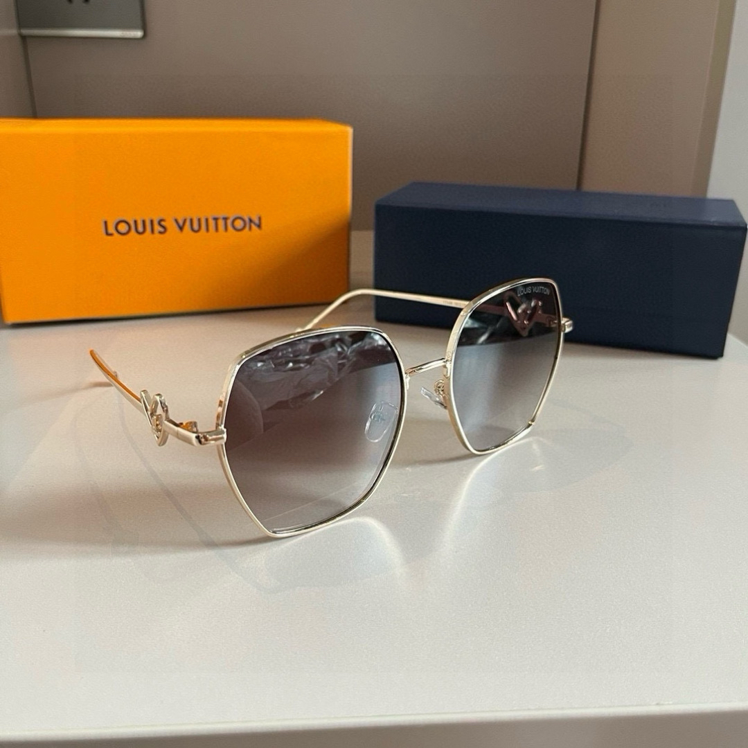 Louis Vuitton round-frame sunglasses