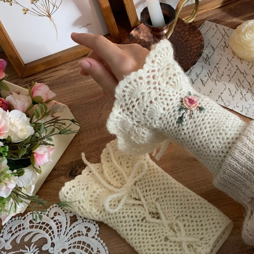 Handmade Knitted Embroidered Mittens - Adjustable Lace Gloves for a Vintage Touch 🌸✨