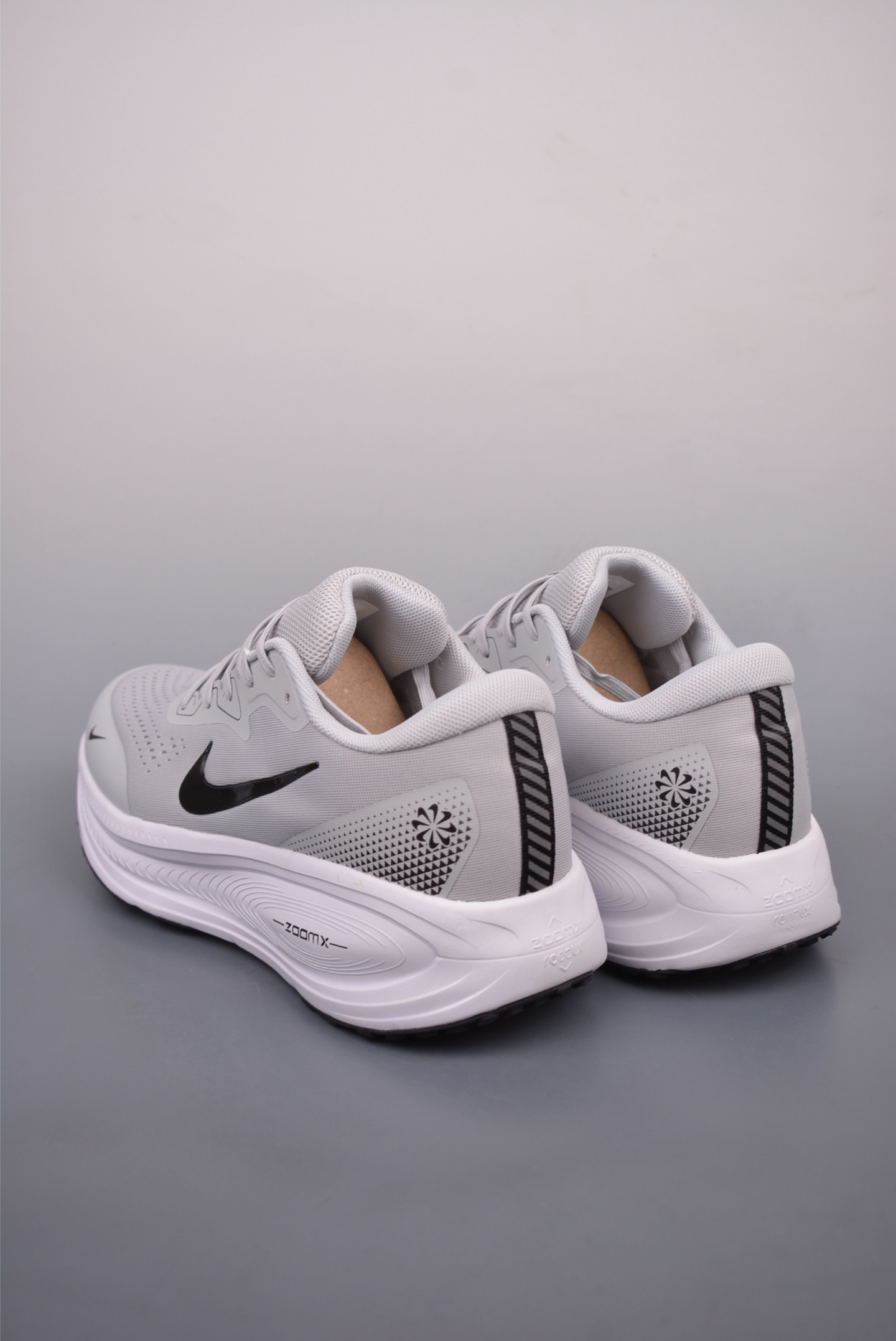 Nike Air Zoom Vomero 18X Grey and Black Hook HM2519-372