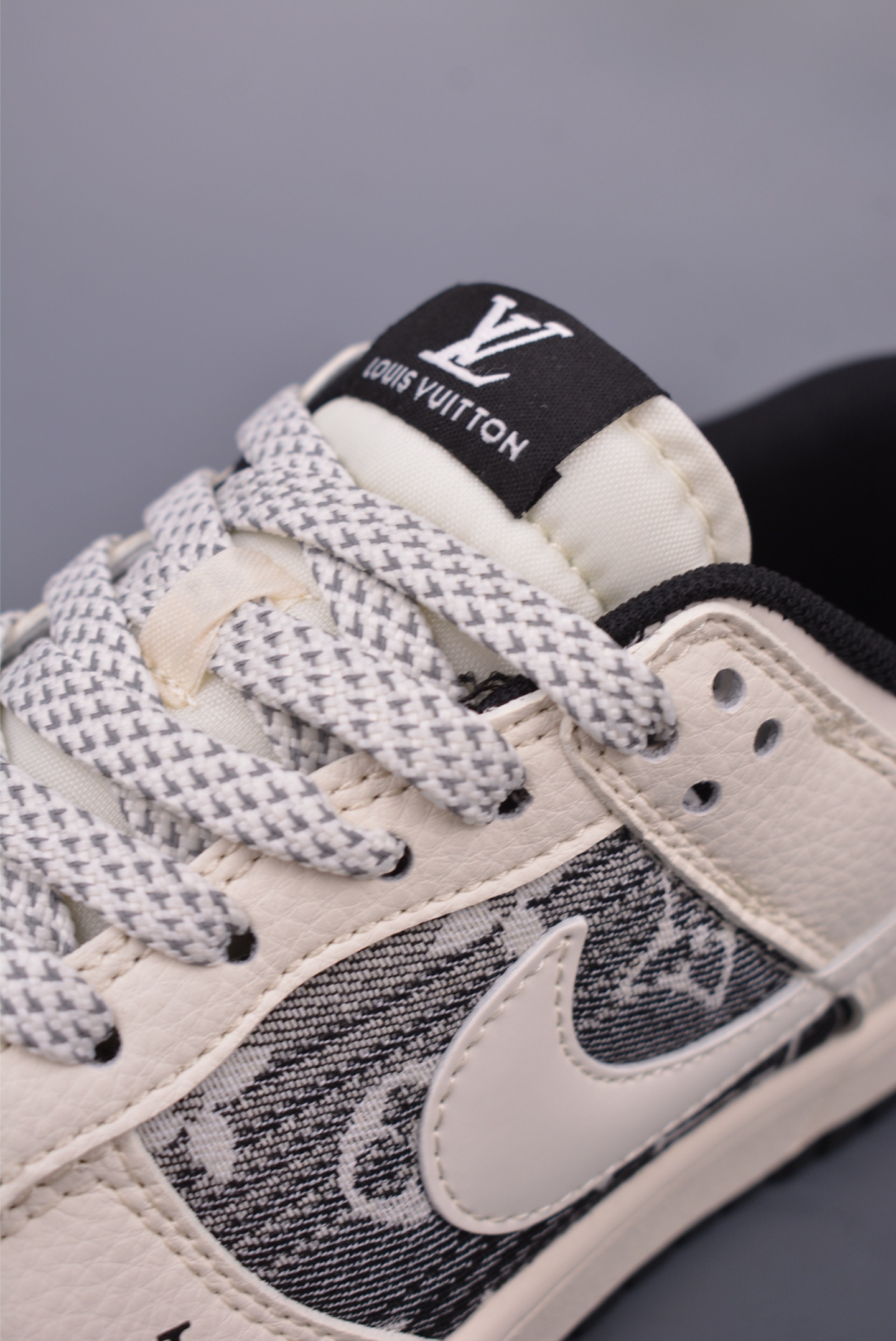 LV x Nike SB Dunk Low sneakers White and Black Print Gradient FC1688-229