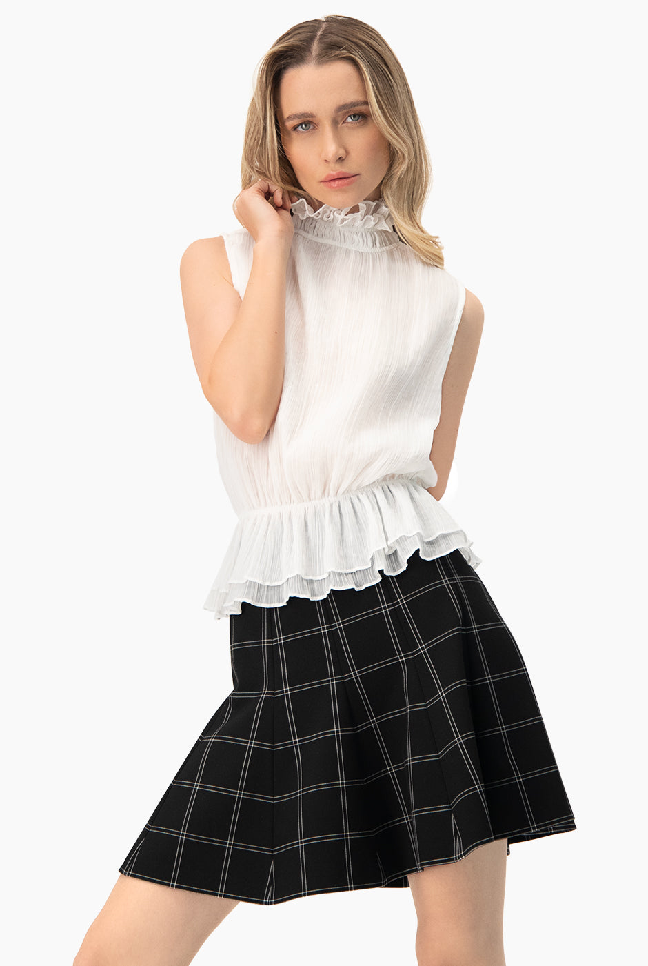 Blusa blanca de cuello alto
