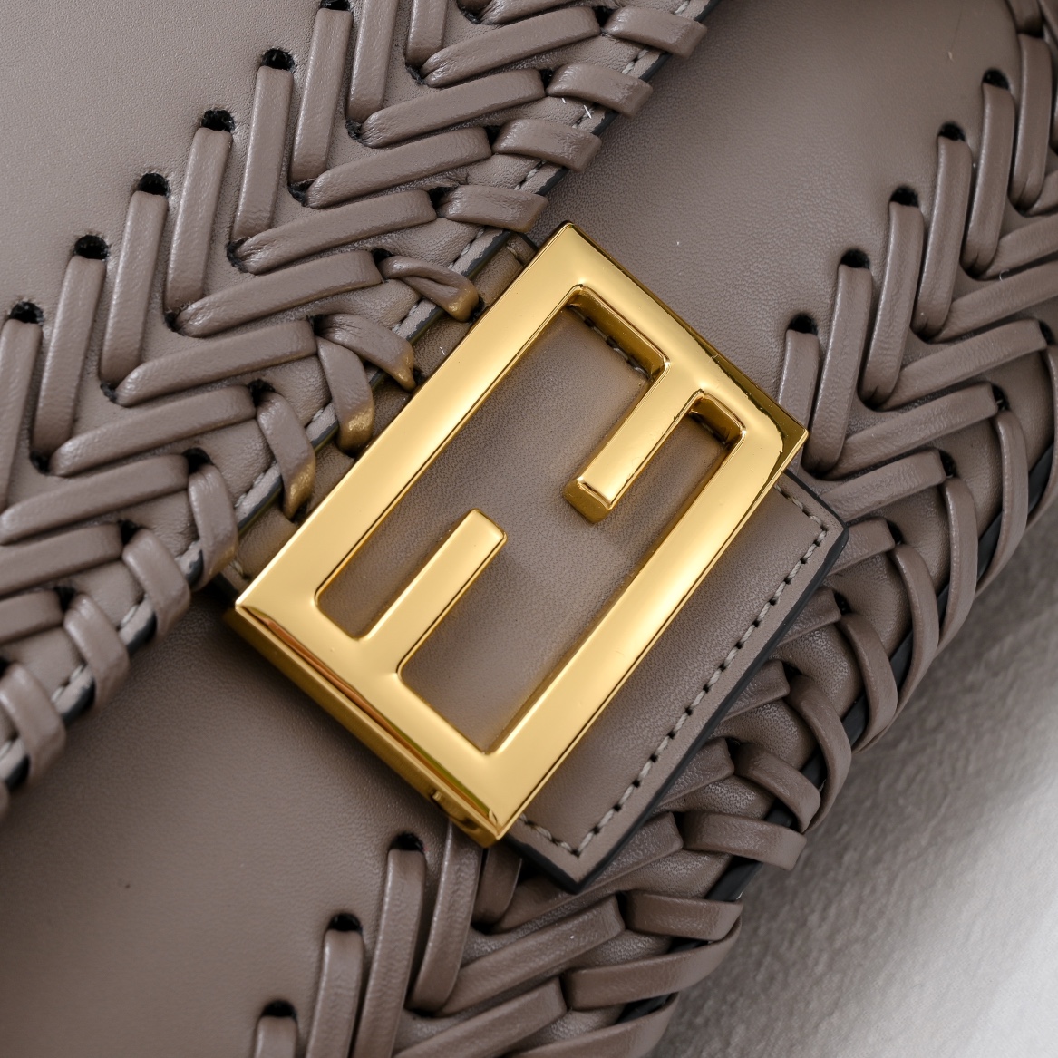 FENDI Baguette Medium Handbag 7714