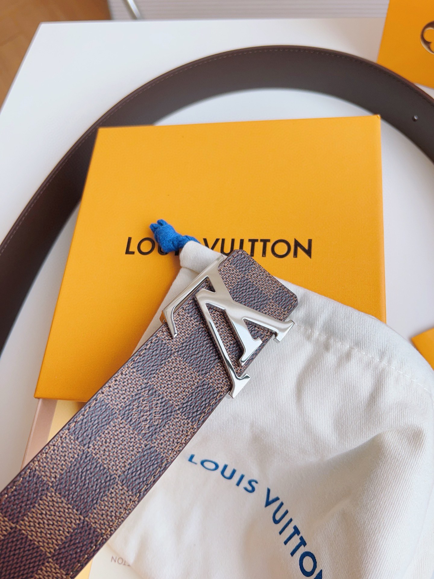 Louis Vuitton Men's Old Fashioned Cowhide Belt 4CM Width
