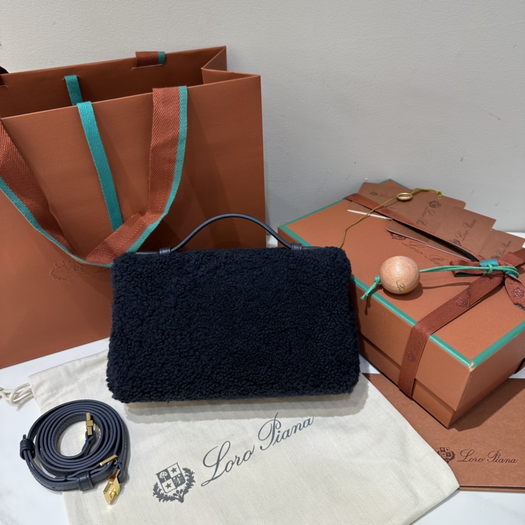 Loro Piana Extra pocket L19 series handbag