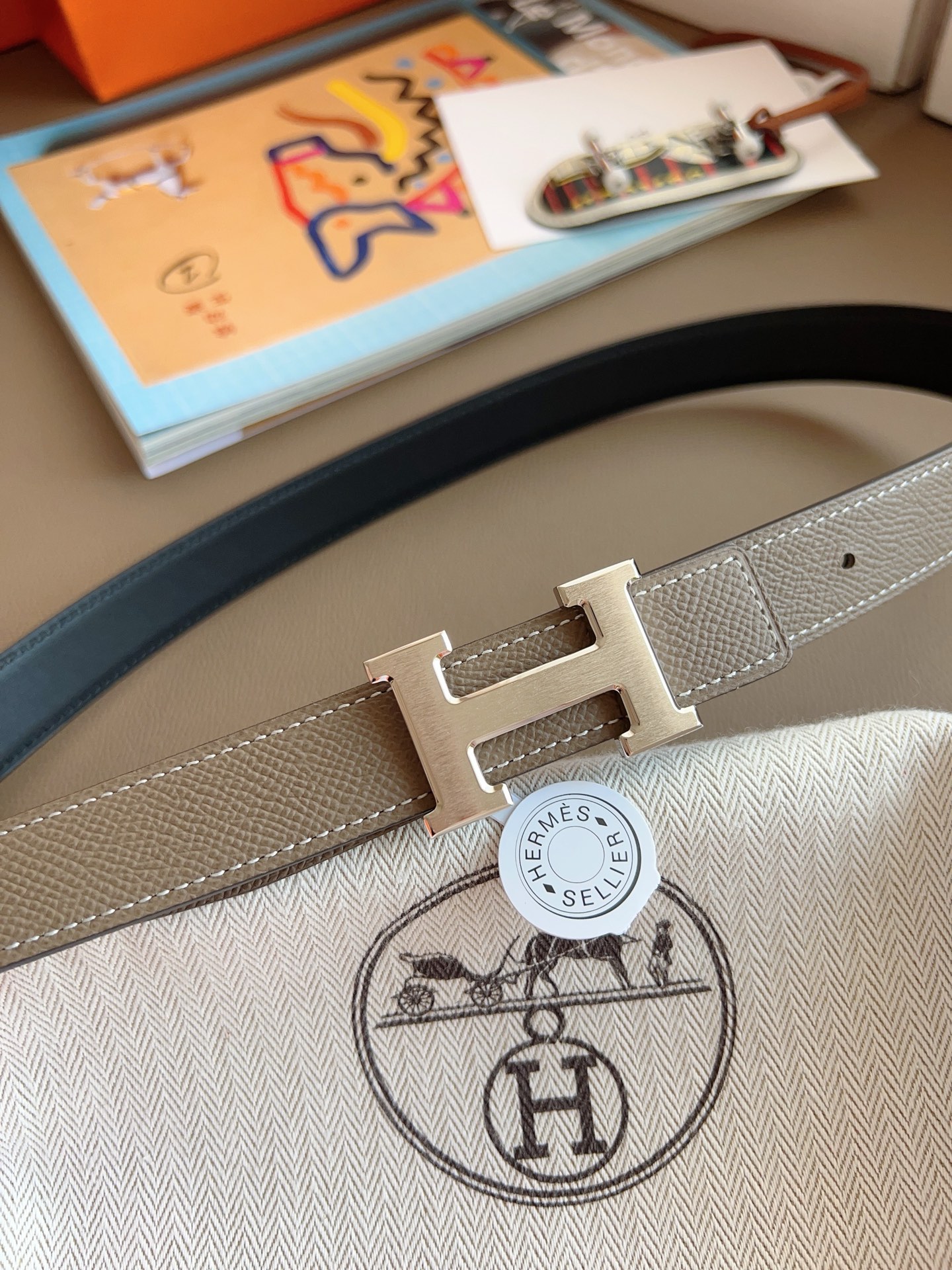 Hermès 2025 New Women's Double-Sided Belt 2.4cm Width
