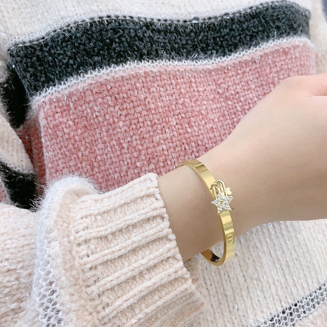 Dior diamond five-pointed star bracelet
