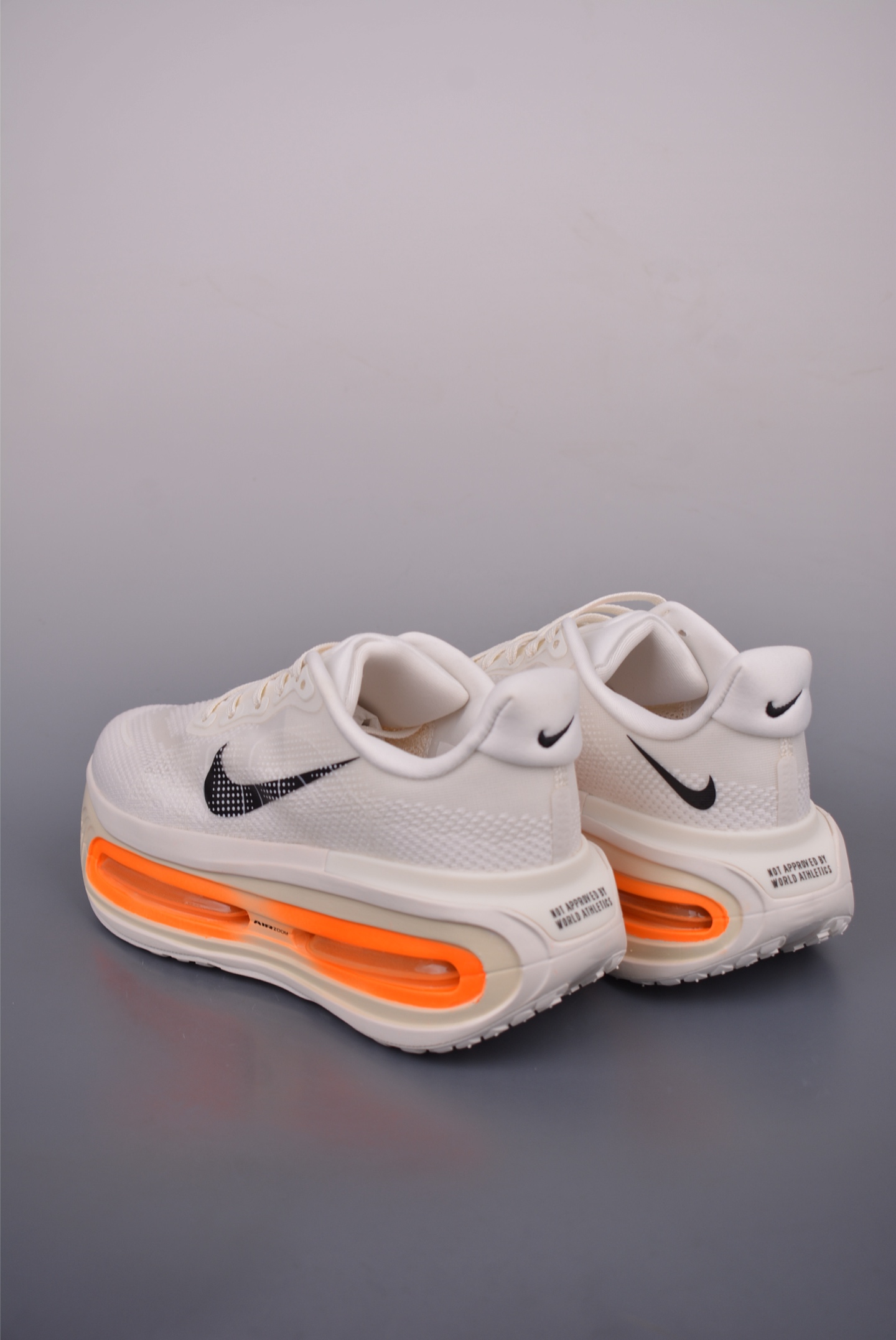 Nike Vomero premium “Ivory” FN8453-007