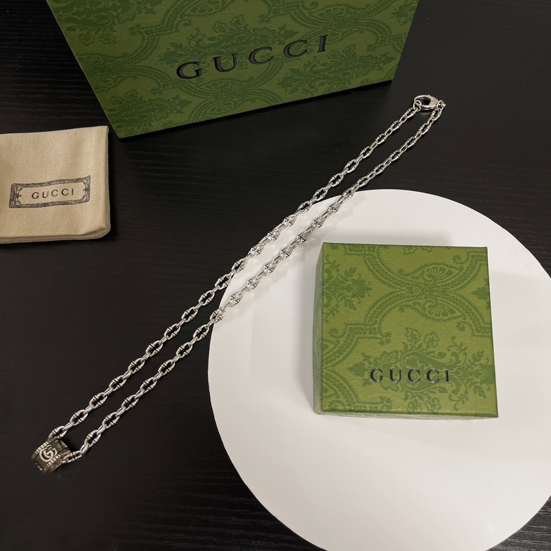 Gucci Chain Round Ring Necklace