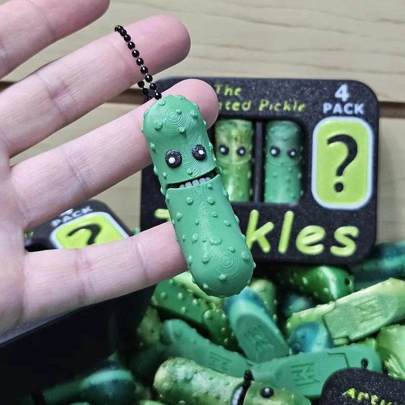 🥒 Pickle Pack Keychain
