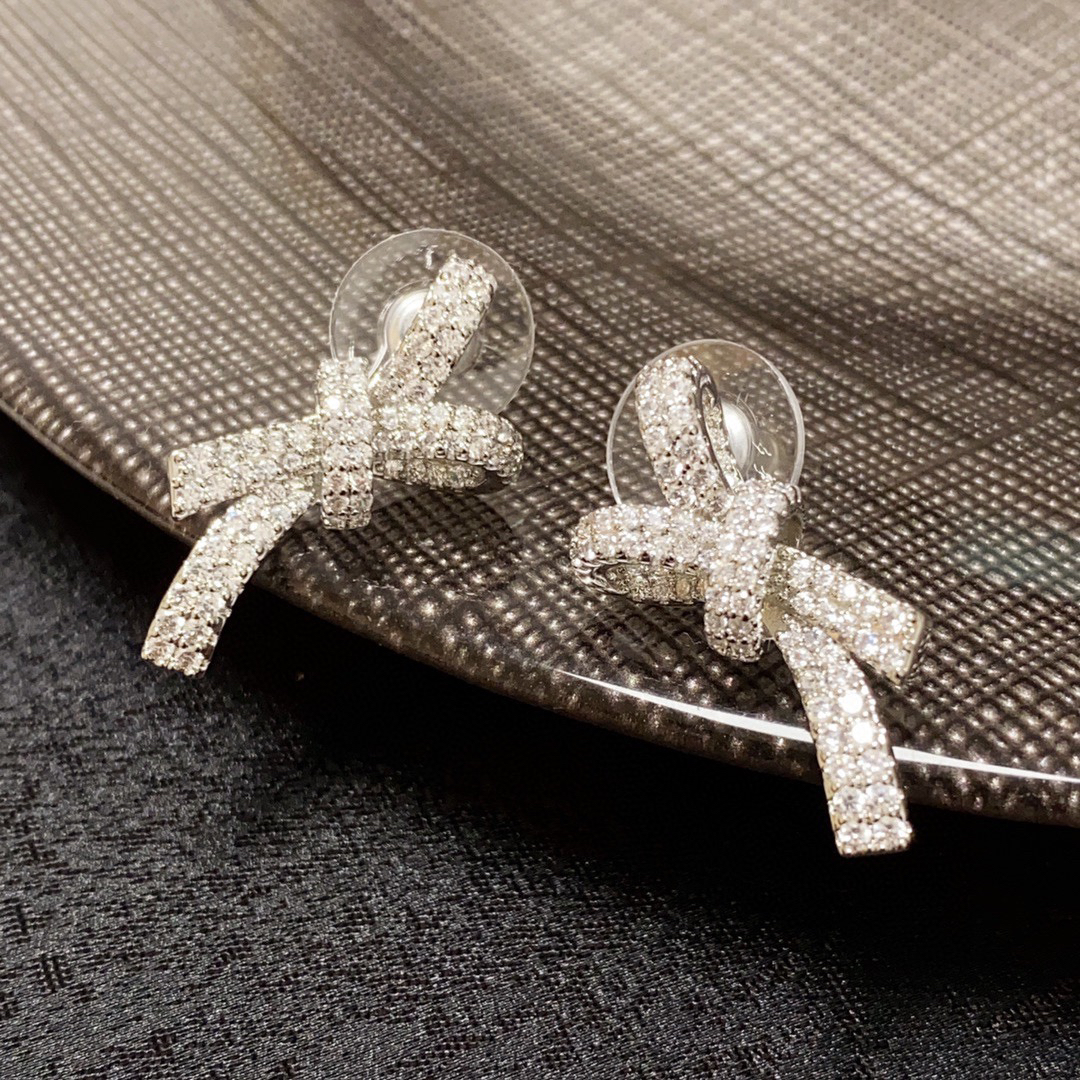 Chanel diamond bow
