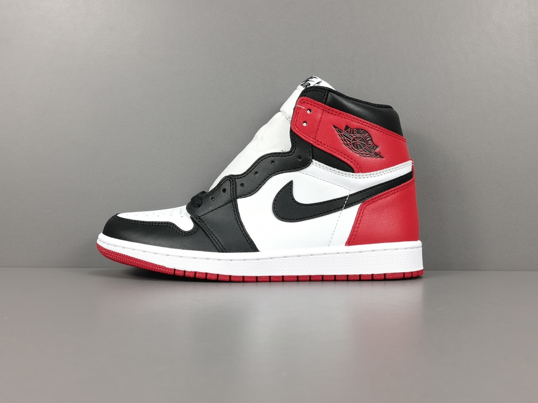 Air Jordan 1 Retro High OGBlack Toe555088-125
