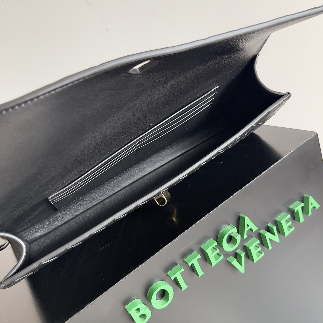 Bottega Veneta Andiamo Evening Clutch 741511